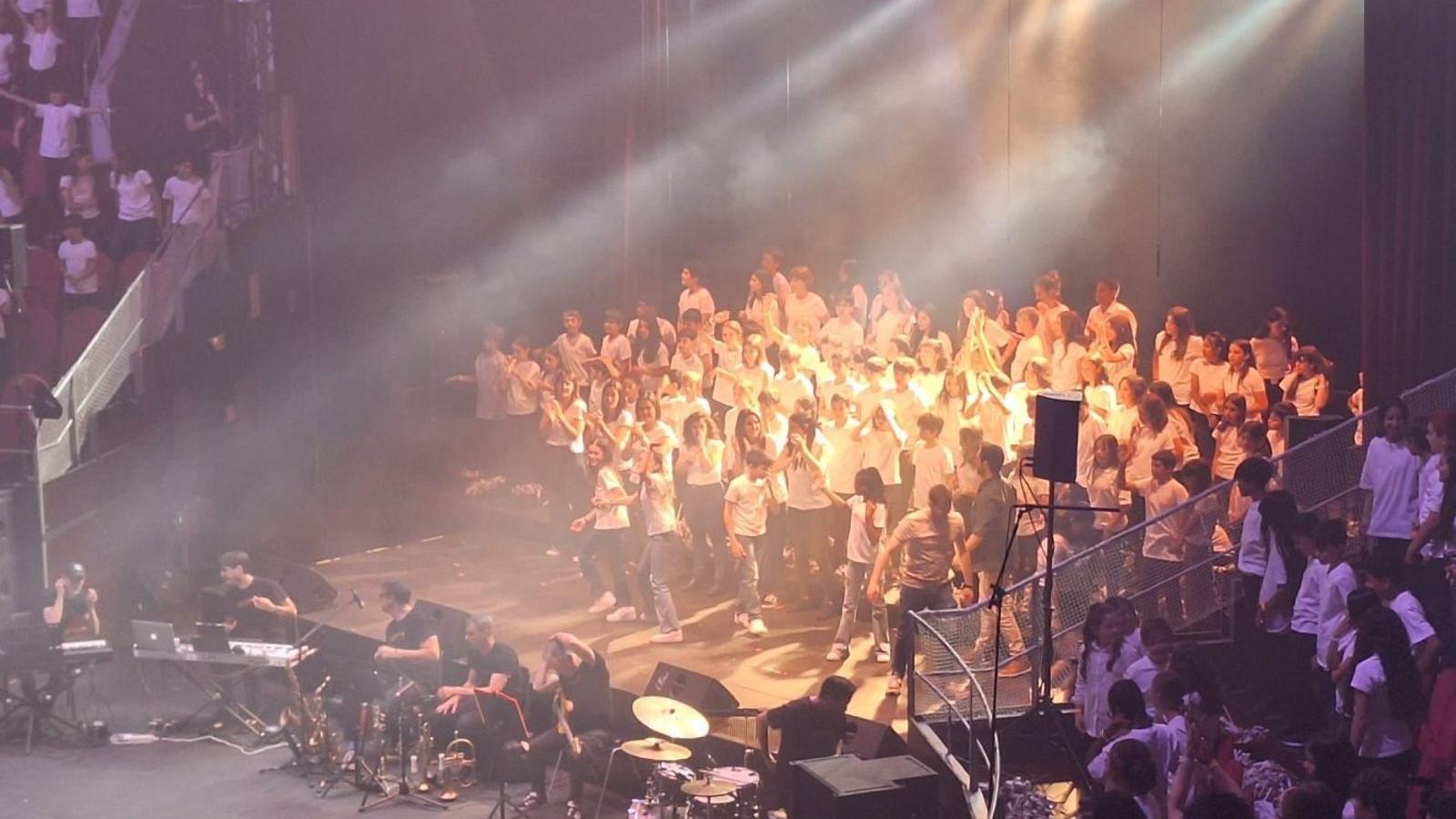 Alumnos del distrito Centro brillan en el musical inclusivo 'Ubuntu, todos somos uno' en el Teatro Circo Price