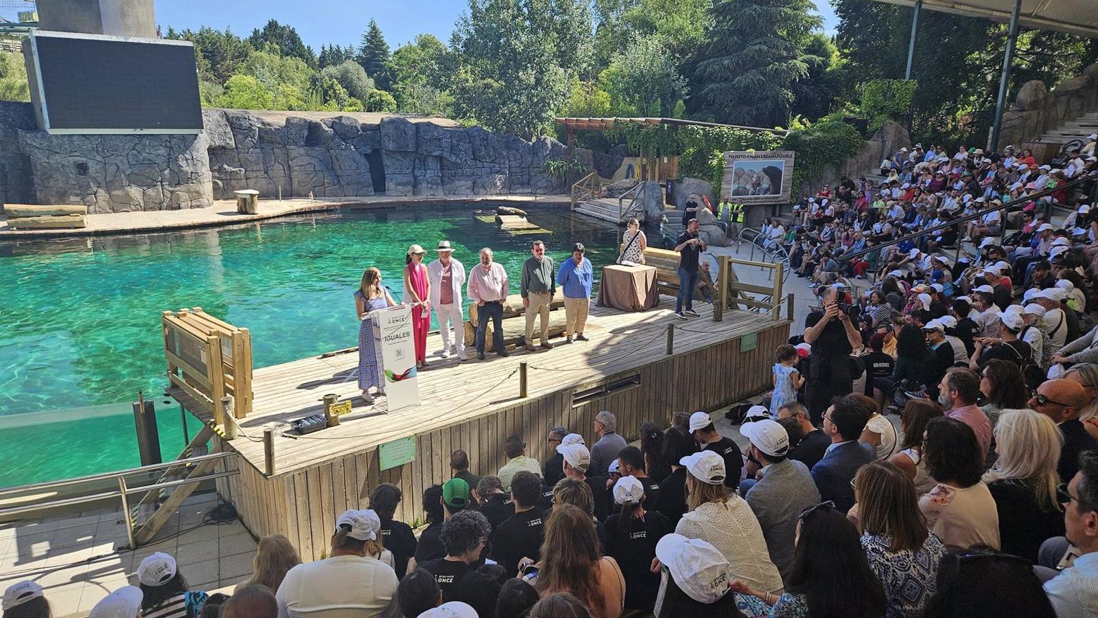 Jornada anual del Grupo Social ONCE reúne a más de mil personas en el Teatro del Lago