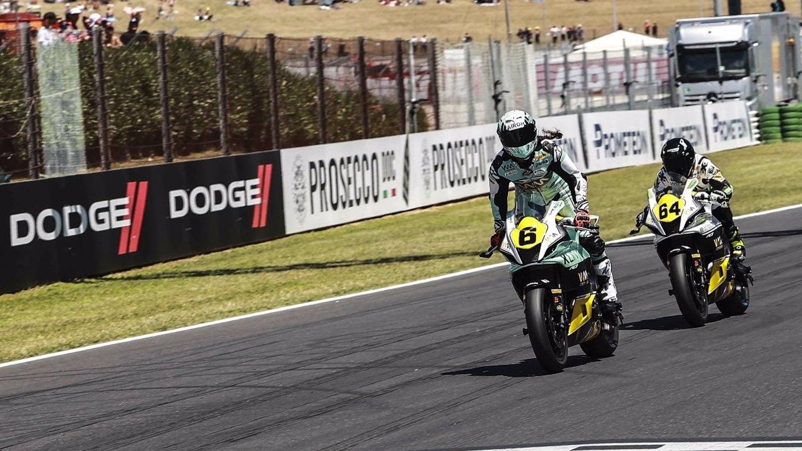 María Herrera brilla con doble victoria en Misano en el Mundial Femenino de Motociclismo