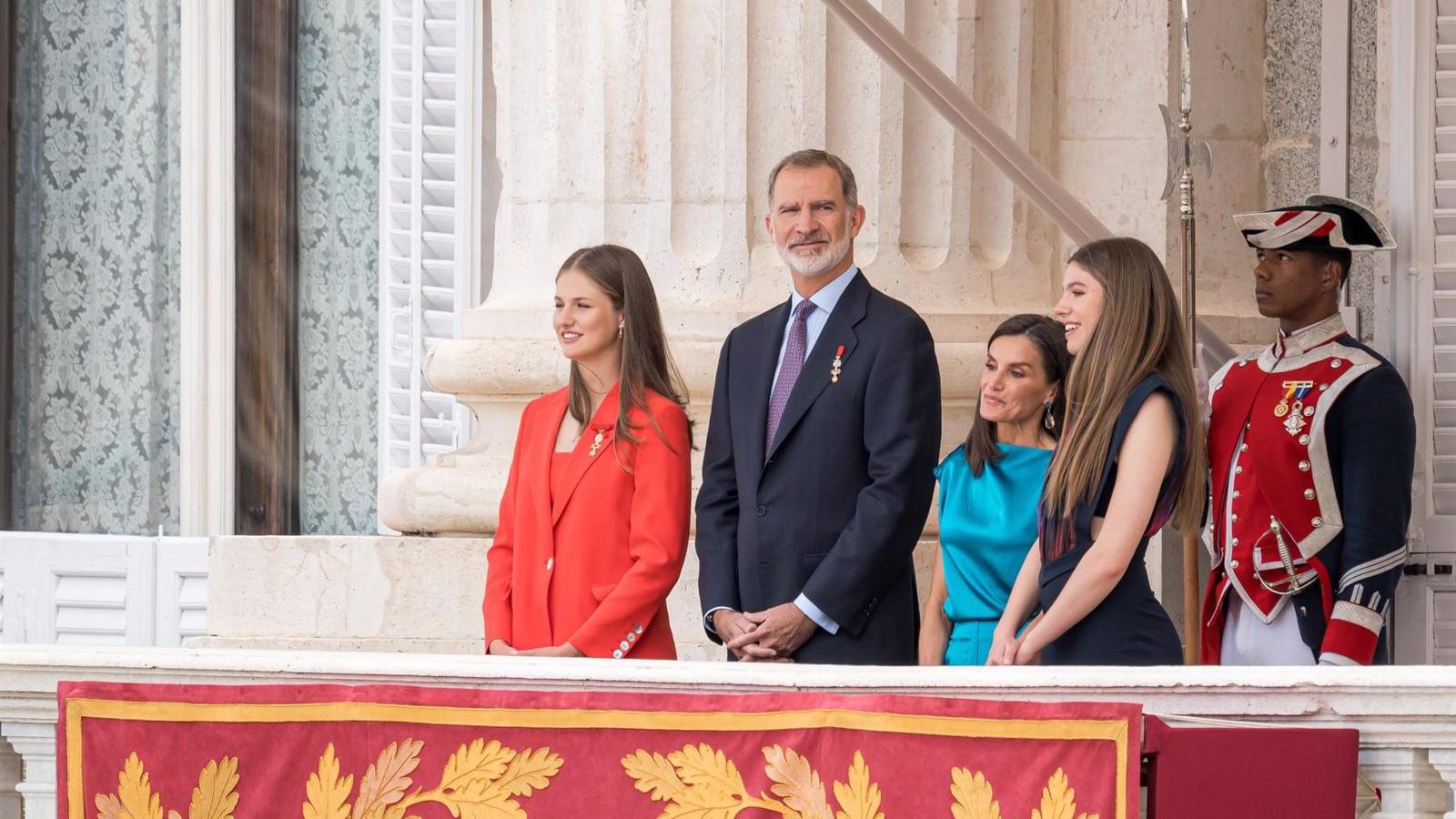 La Familia Real preside el relevo solemne de la Guardia Real por el décimo aniversario de la proclamación de Felipe VI