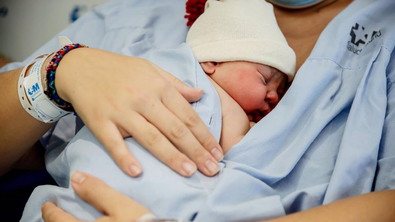 Aumenta en 3,7 millones la inversión para ayudas económicas a la maternidad en la Comunidad de Madrid