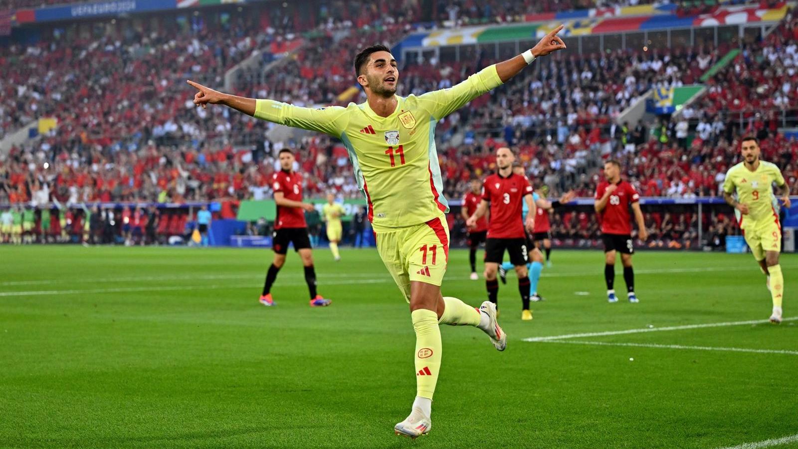 España firma pleno de puntos tras vencer a Albania