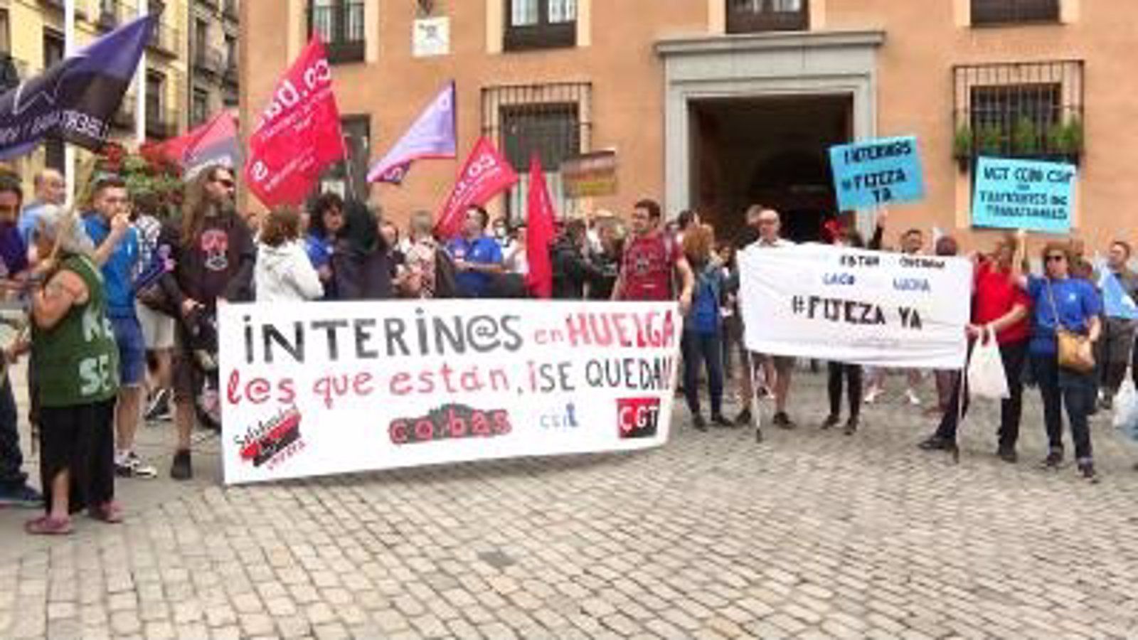  Los trabajadores de centros deportivos municipales protestan por los despidos en Madrid