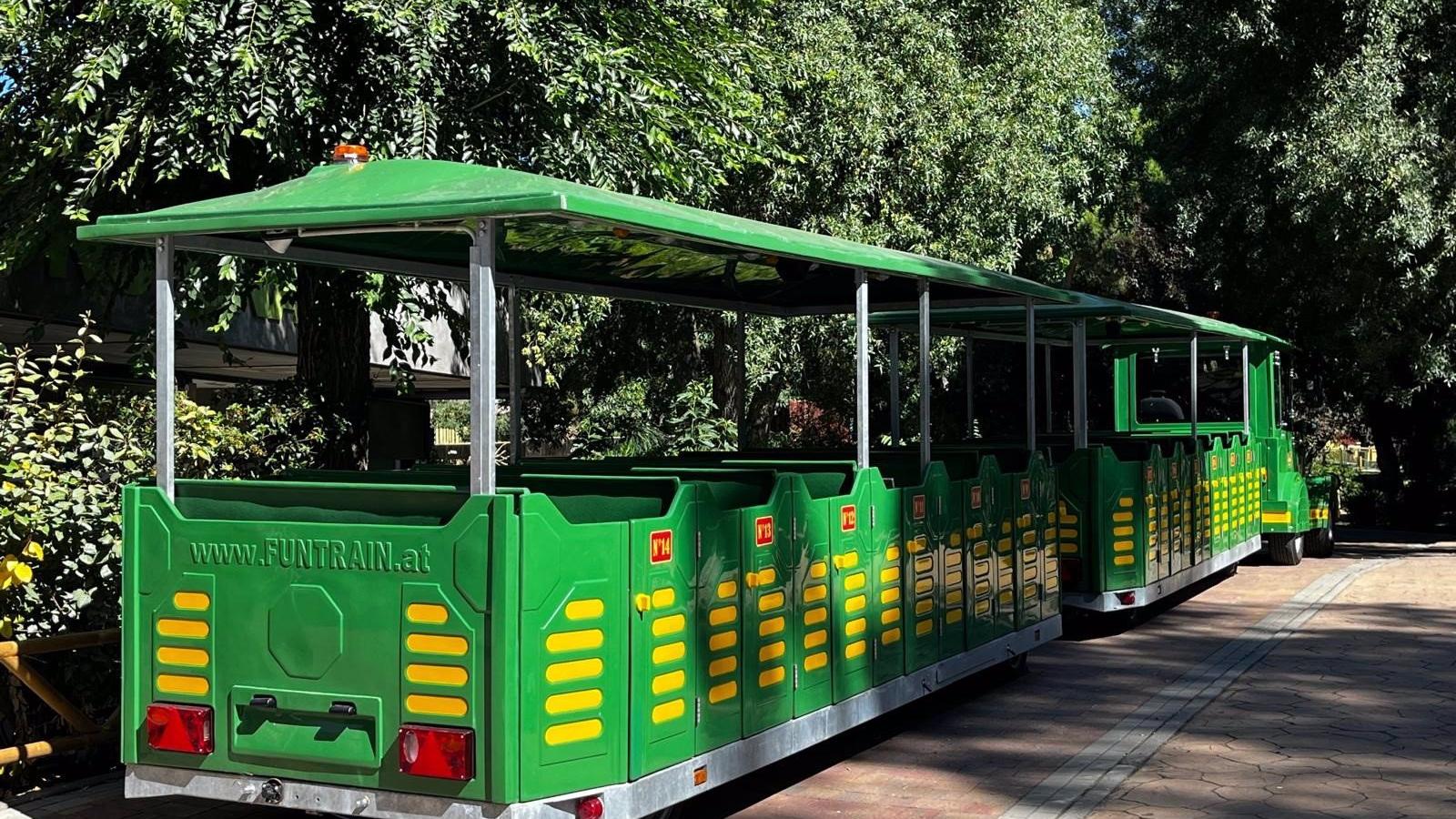 El Zoo Aquarium de Madrid inaugura su nuevo tren eléctrico