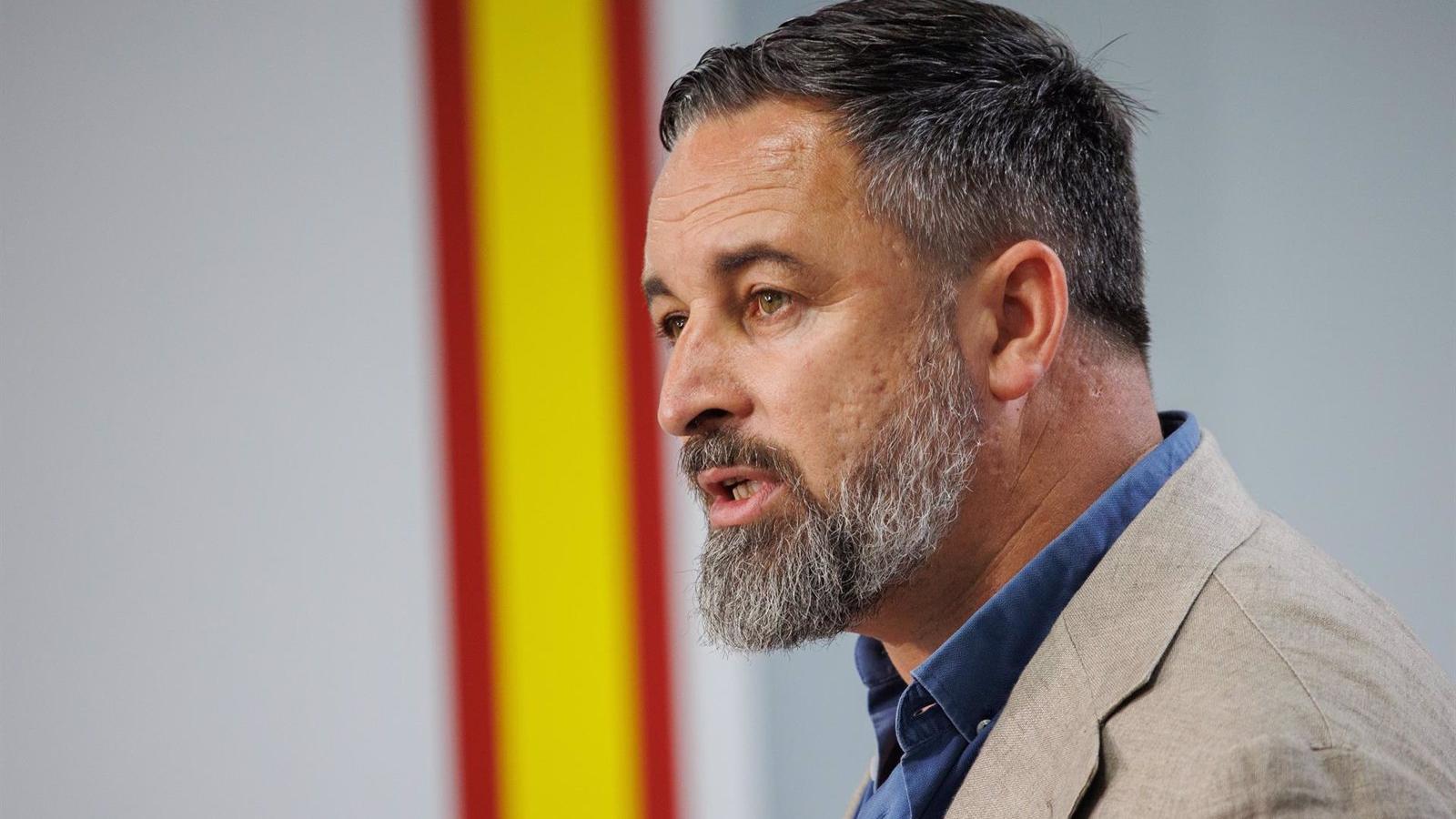 Abascal amenaza con romper los pactos con el PP si aceptan la distribución de menores migrantes