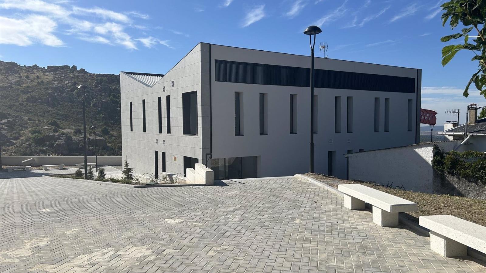 Finalizan las obras de rehabilitación de la calle del Calvario en Valdemanco