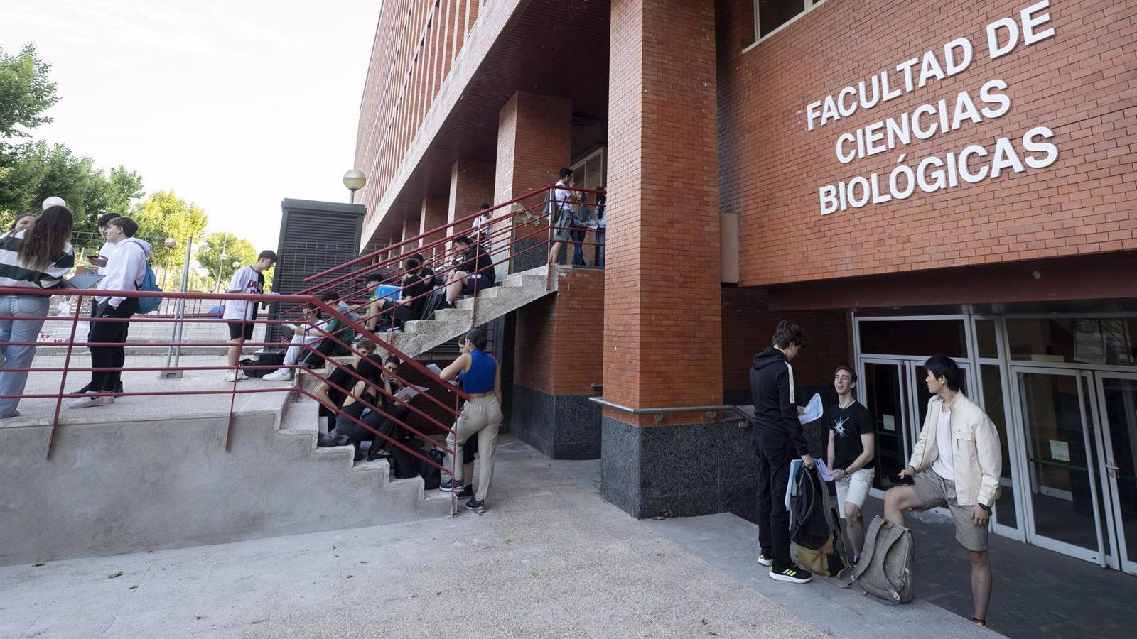 La Complutense lidera en demanda con Medicina, Enfermería y Psicología como grados más solicitados