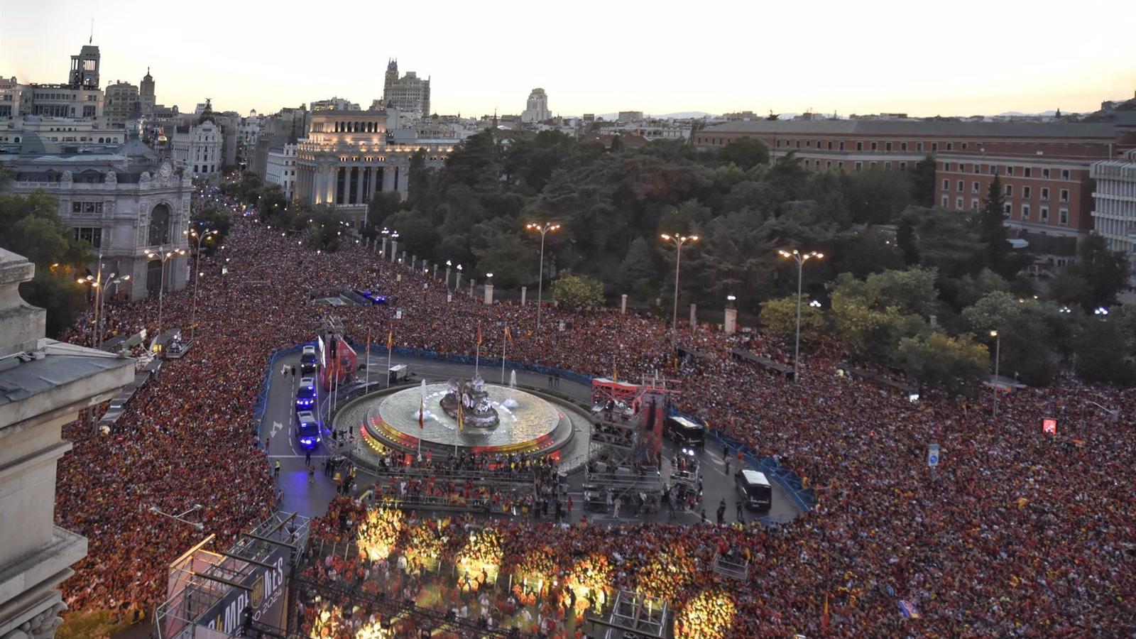 La selección española celebra su cuarta Eurocopa en la Plaza de Cibeles