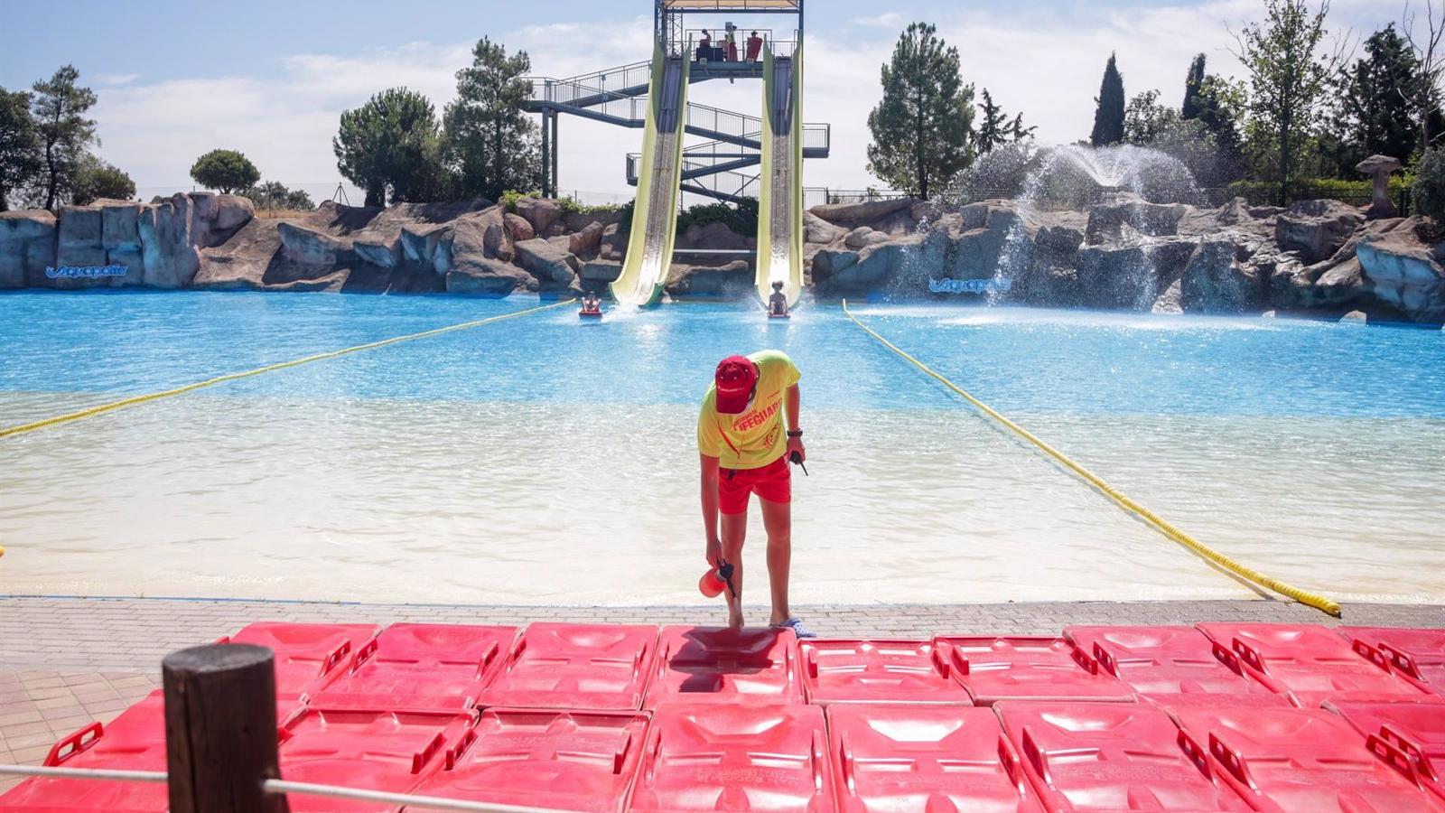 La ola de calor dispara la afluencia en los parques acuáticos de la Península Ibérica
