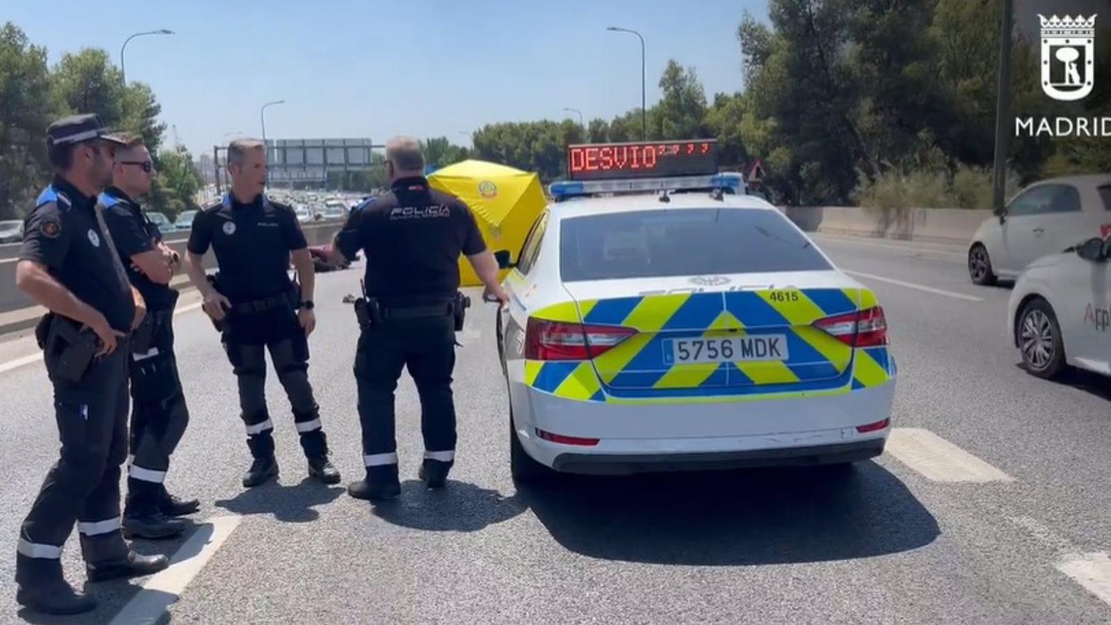 Un motorista muere tras caerse de la moto y ser atropellado por un camión en la M-30