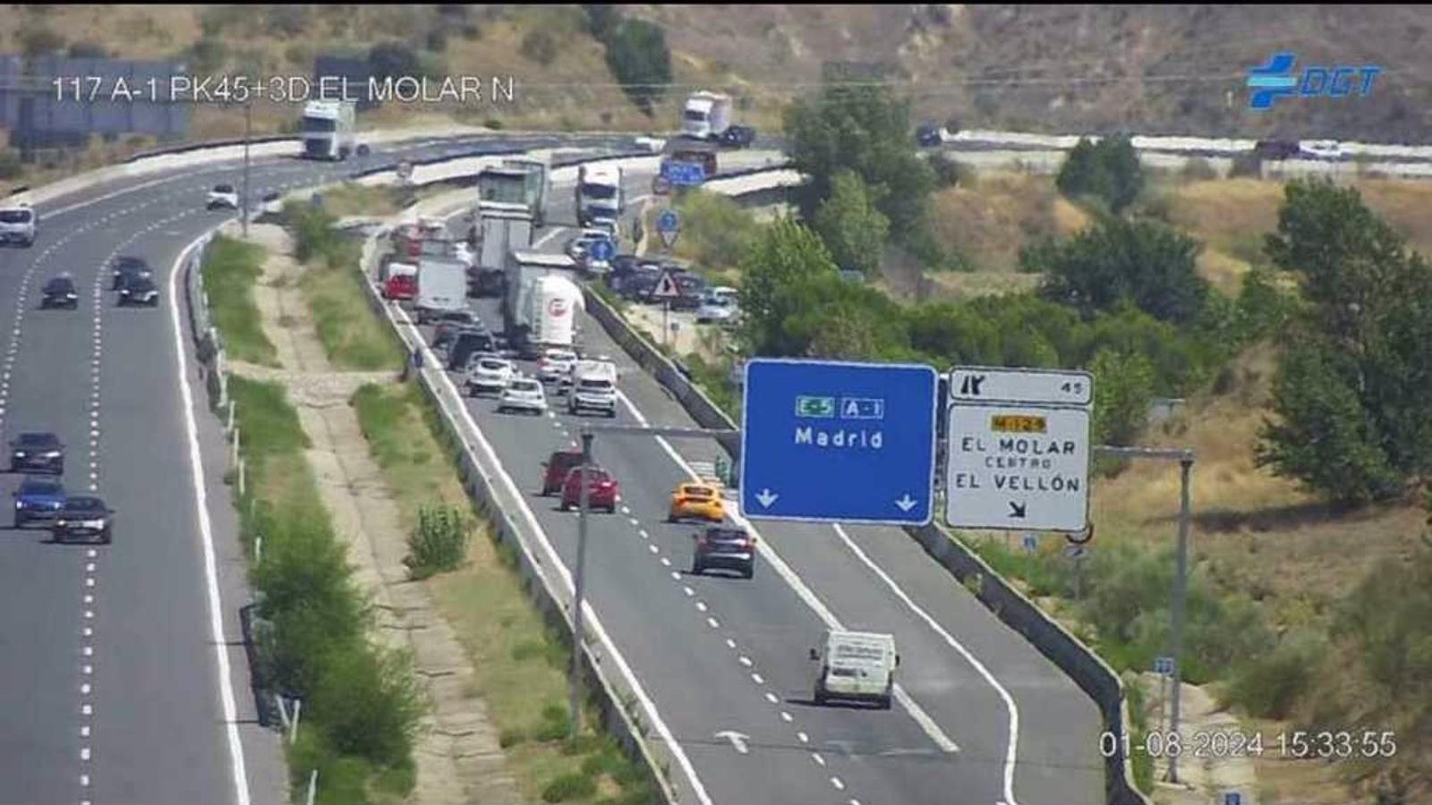 Un incendio forestal en El Molar moviliza a bomberos y fuerzas de emergencia