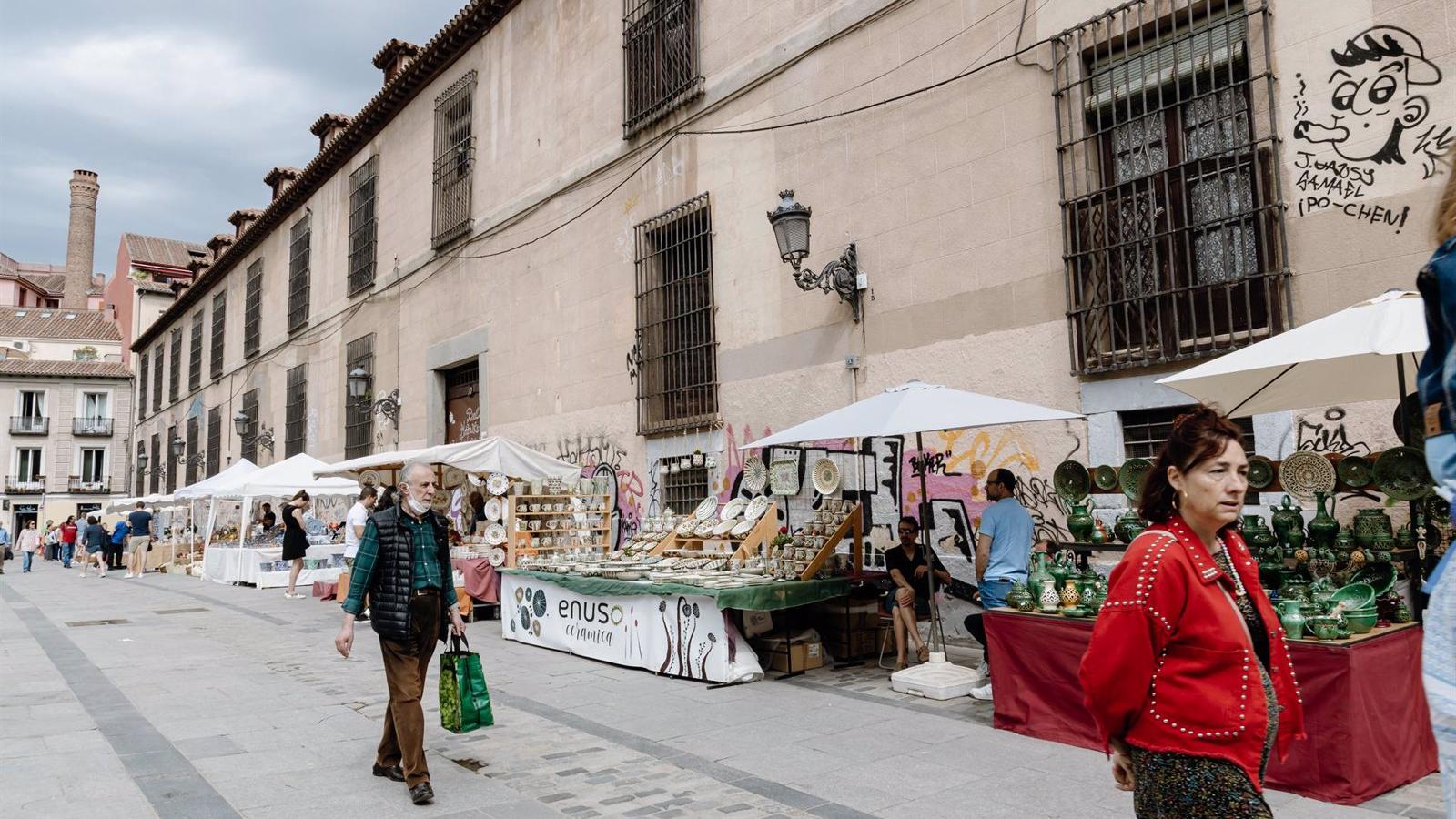 Reducción del vandalismo en la plaza de las Comendadoras en el distrito Centro gracias a las patrullas antigrafiti