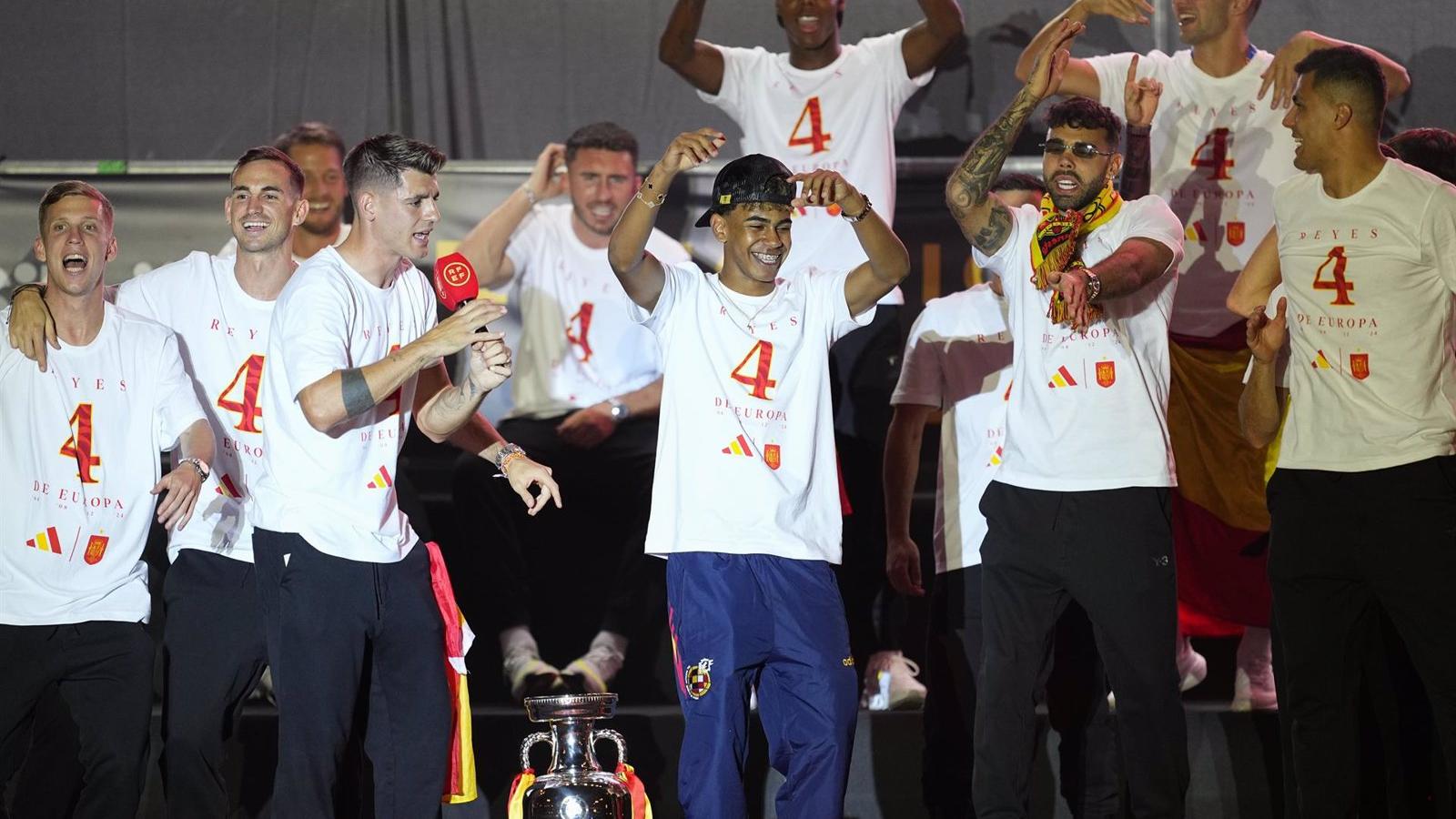  Rodri y Morata, sancionados con un partido por el cántico 'Gibraltar es español'