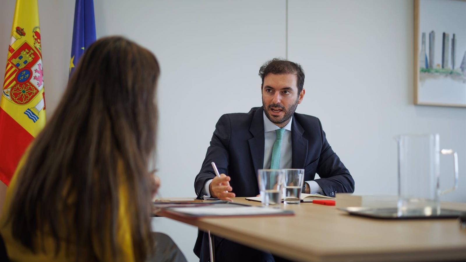 La Comunidad reclama más facilidades para acceder a los Perte y defiende la inversión extranjera en Madrid