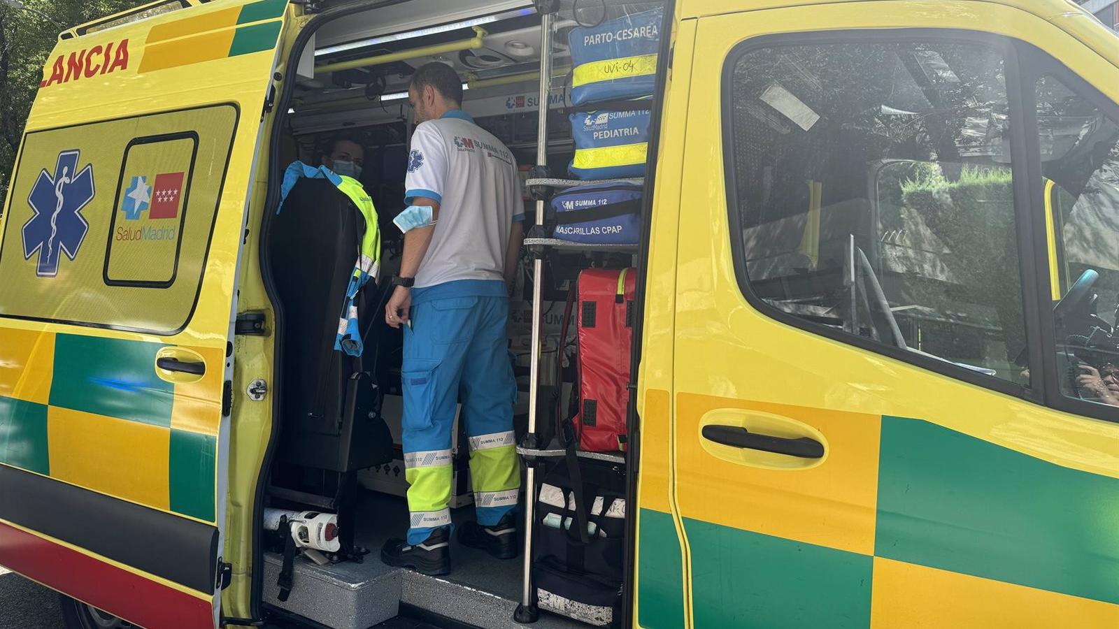 Un socorrista grave tras sufrir un ahogamiento en una piscina comunitaria en Hortaleza