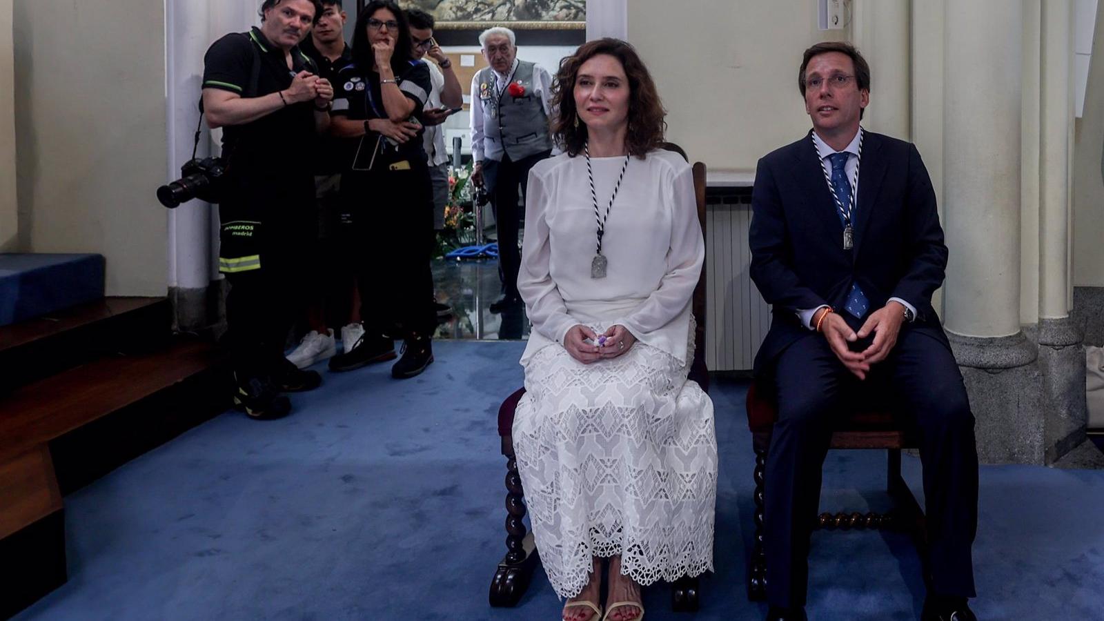 Almeida y Ayuso critican la gestión de Puente con Cercanías en Madrid