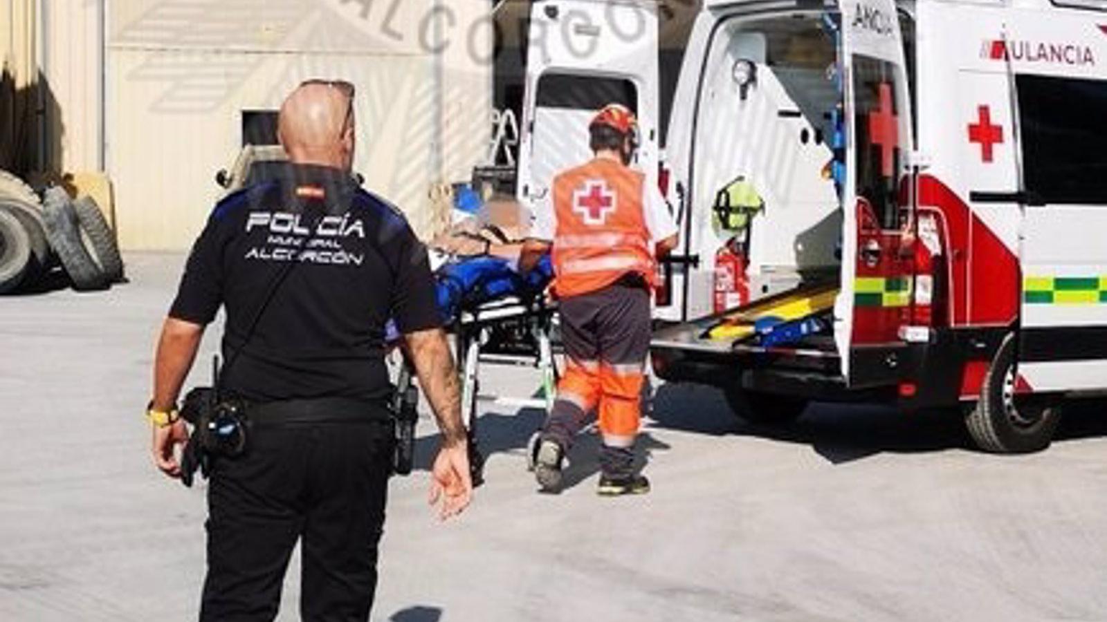 Un trabajador herido en Alcorcón mientras limpiaba una hormigonera