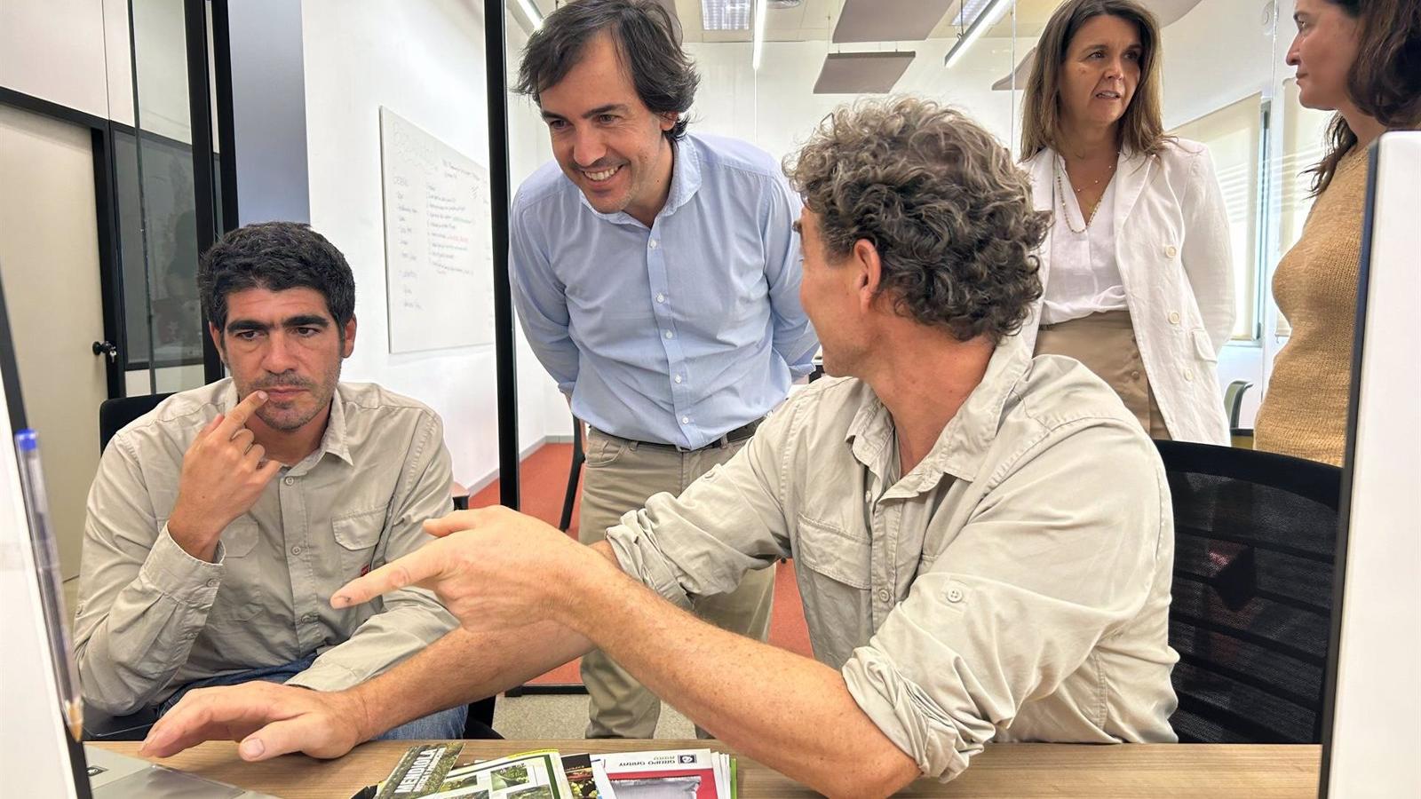 El Gobierno regional duplica el número de asesores para agricultores y ganaderos