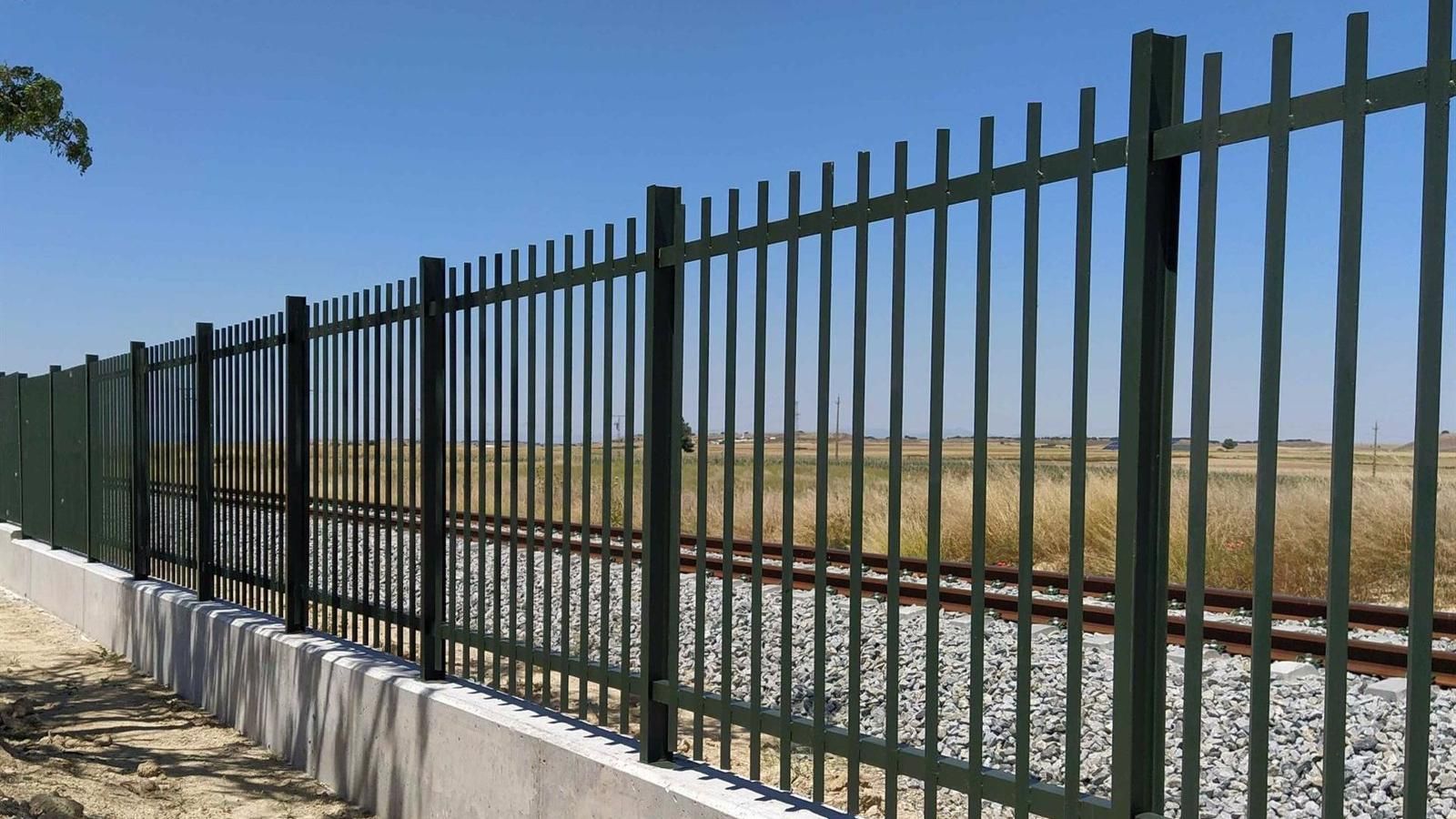 Adif instalará 1,8 km de nuevos cerramientos en la red ferroviaria de El Escorial y Zarzalejo