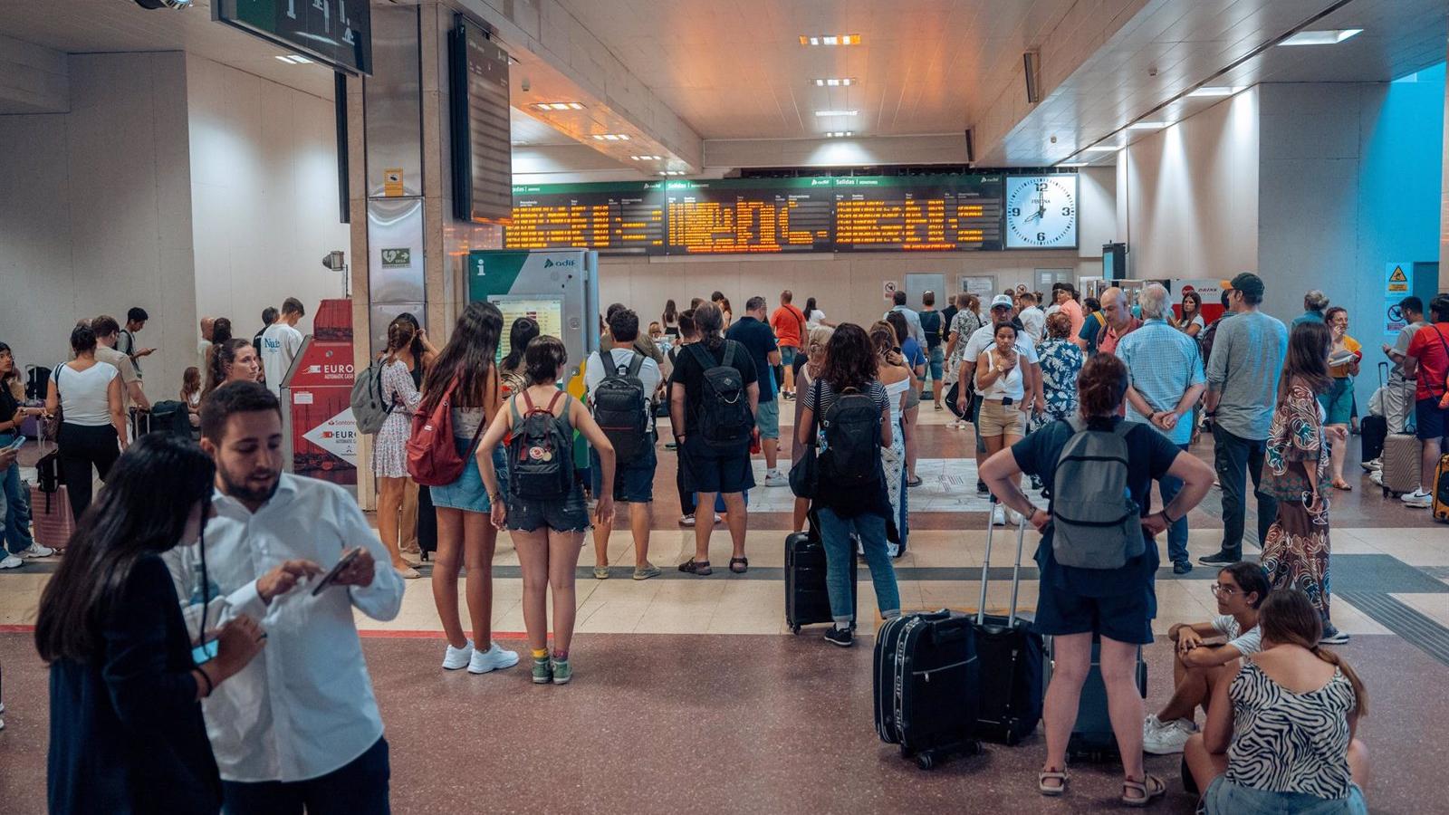 García Martín critica la falta de gestión del ministro Puente ante el caos ferroviario