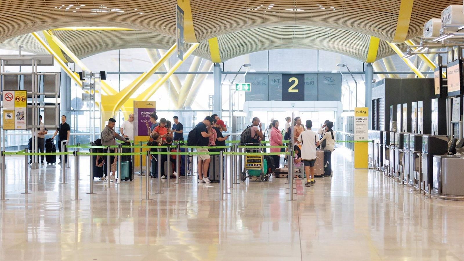 Bruselas restringe líquidos en cabina a 100 ml en los aeropuertos de la UE