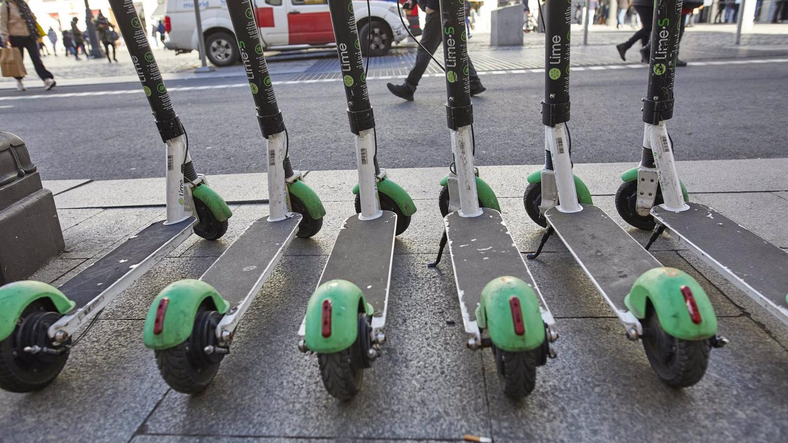 La capital revocará la autorización de 6.000 patinetes a tres empresas por incumplir las condiciones de las licencias