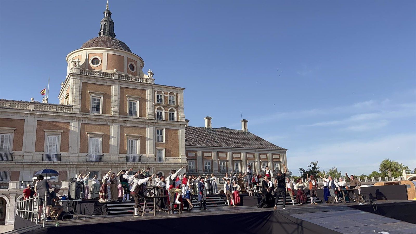 La Fundación Luzón, luchadora contra la ELA, recibe el título de Amotinado Mayor en Aranjuez
