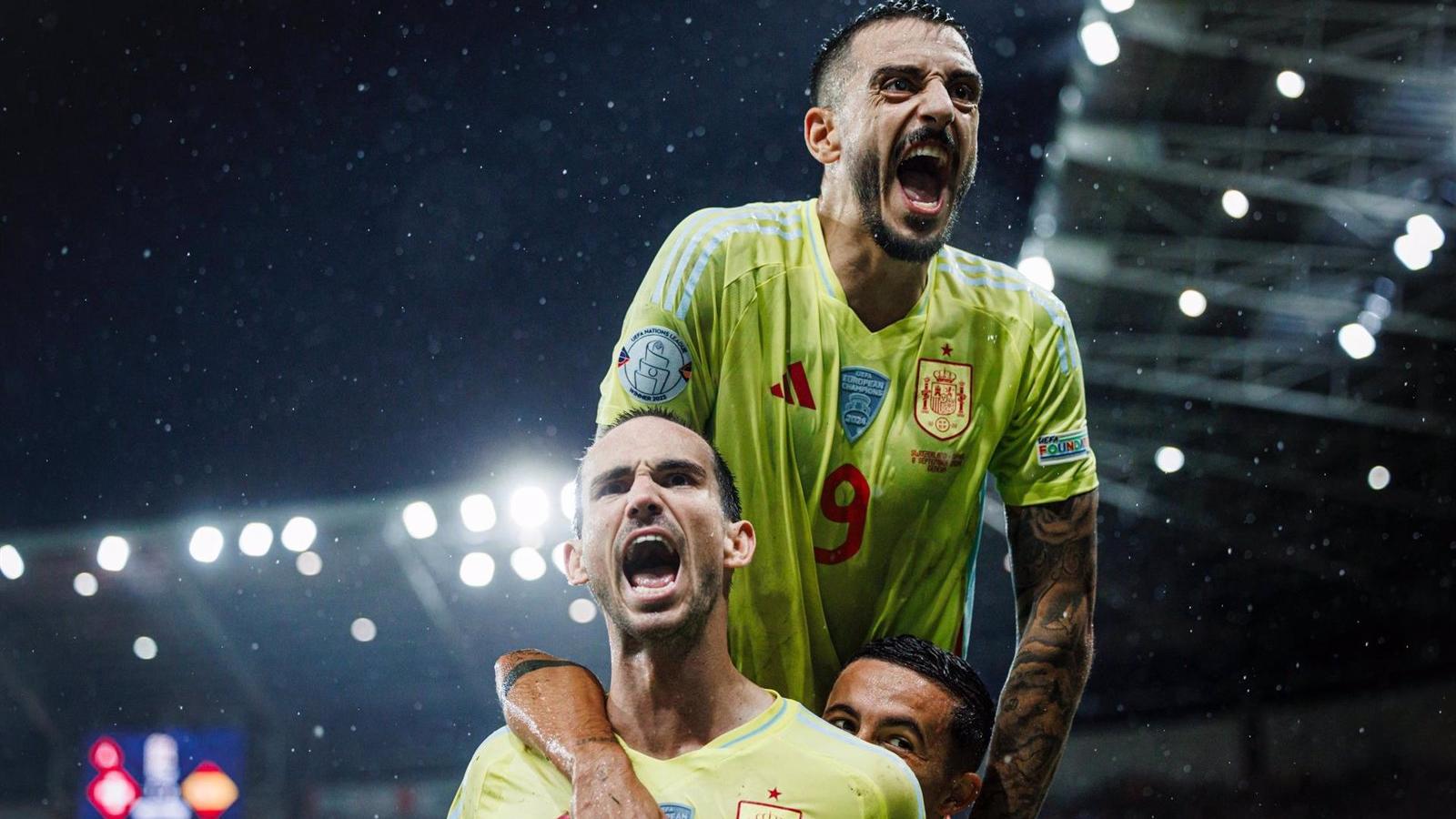 España supera la adversidad y vence a Suiza (1-4) en Ginebra