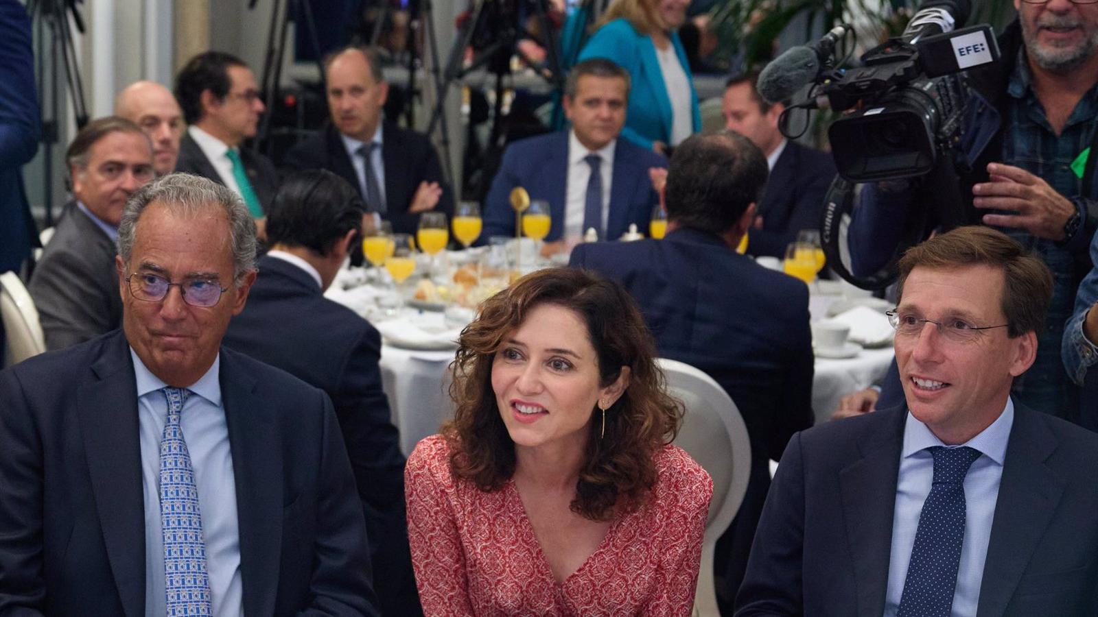 Ayuso critica las reuniones bilaterales de Sánchez y defiende un enfoque común para los problemas nacionales