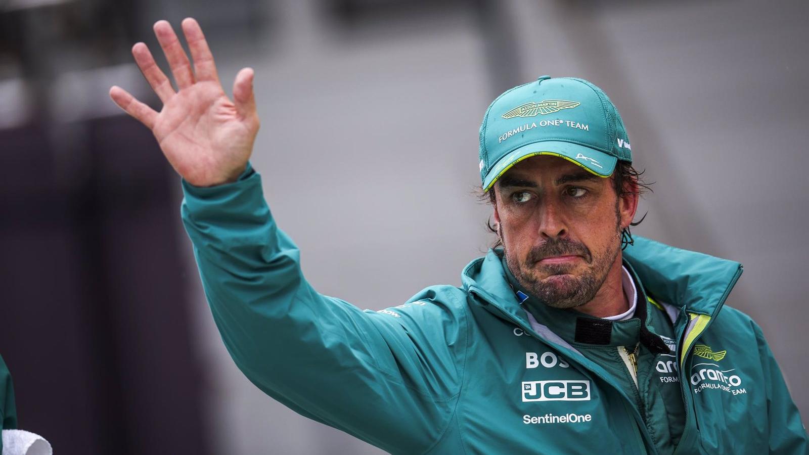 Fernando Alonso celebra la llegada de Adrian Newey a Aston Martin como una oportunidad única