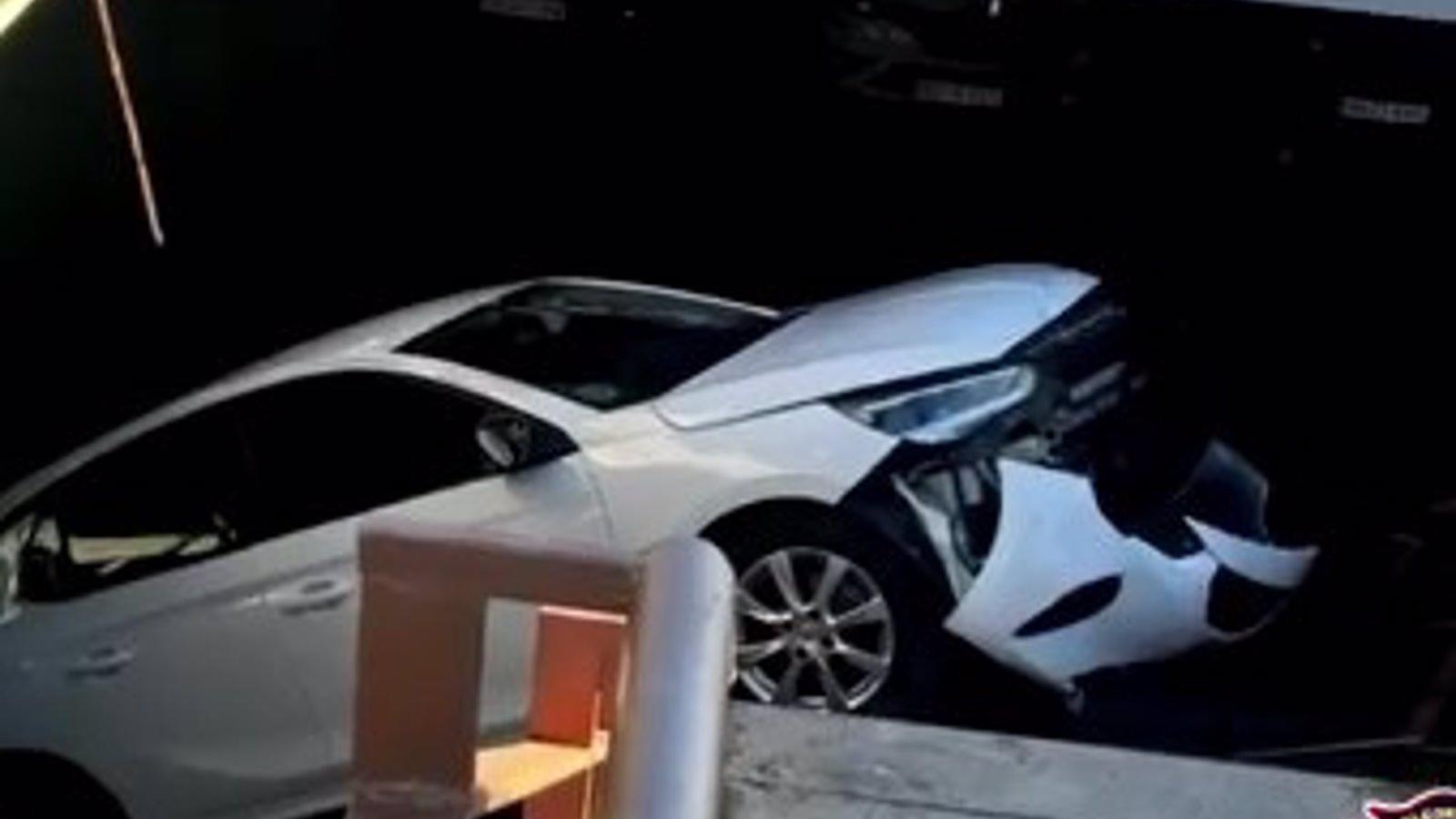 Cae un coche por las escaleras de un centro comercial en Alcorcón sin causar heridos