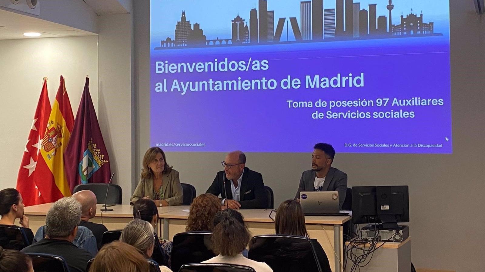 Los Servicios Sociales de Madrid incorporan 97 nuevos auxiliares para "agilizar" la asistencia