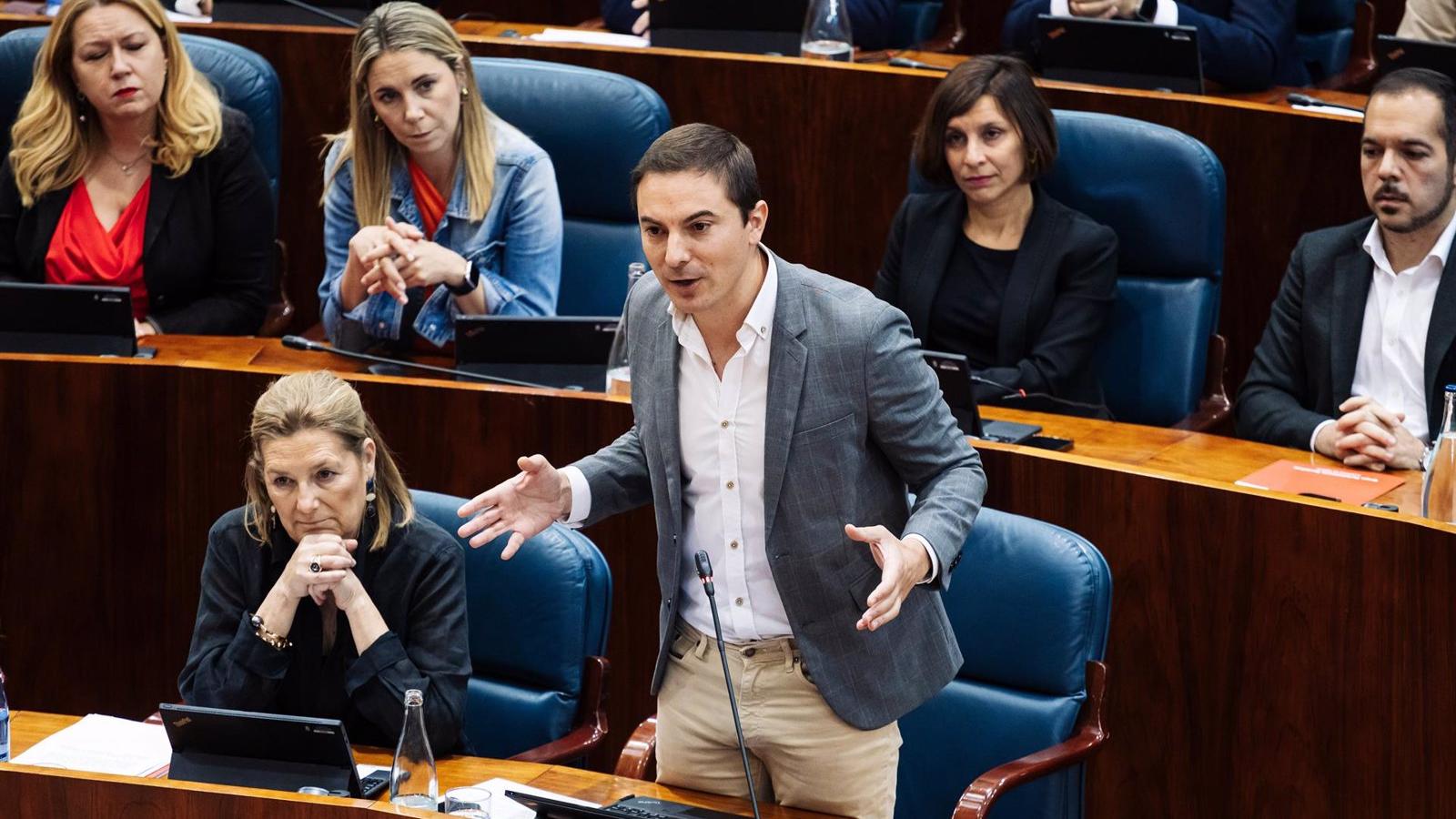 Ayuso acusa a Lobato de estar "sentenciado en el 'sanchismo"