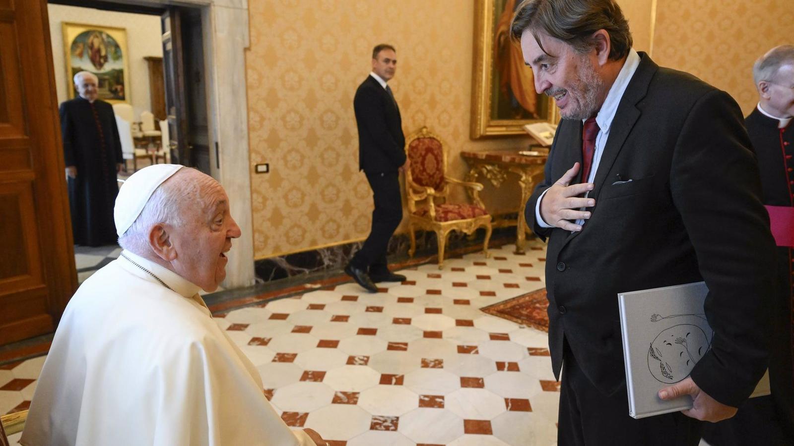 El Papa destaca la importancia de proteger el español en su encuentro con el director del Instituto Cervantes