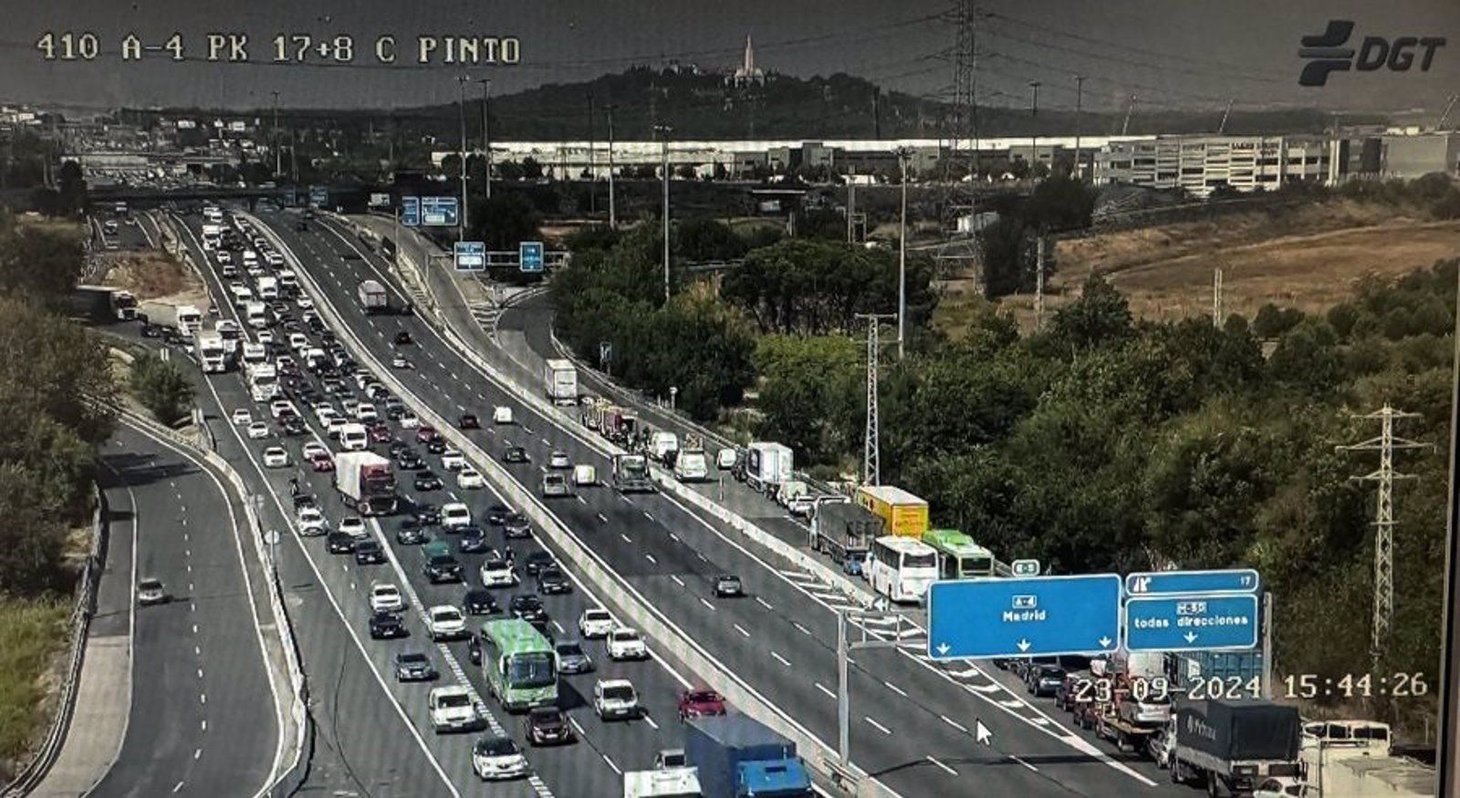 Una mujer herida leve tras volcar su vehículo en la A-4 a la altura de Pinto