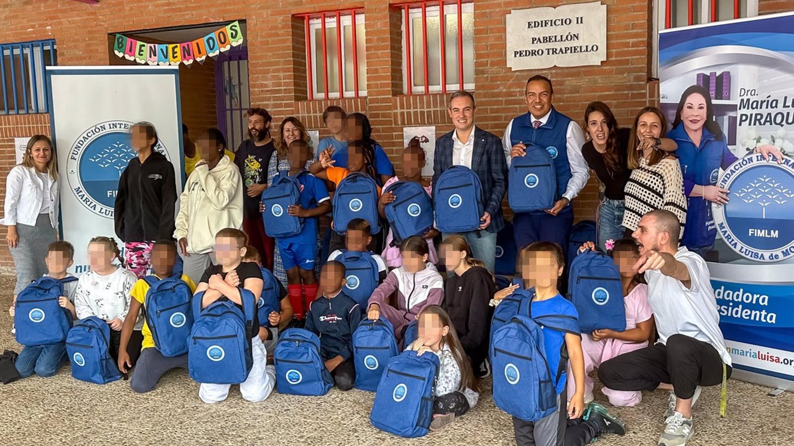 Torrejón de Ardoz entrega material escolar a menores de familias vulnerables