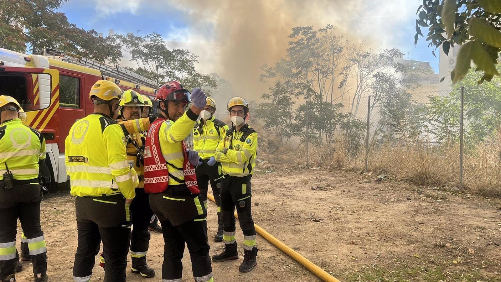 Controlado el incendio de un edificio y varias chabolas en el distrito de Tetuán