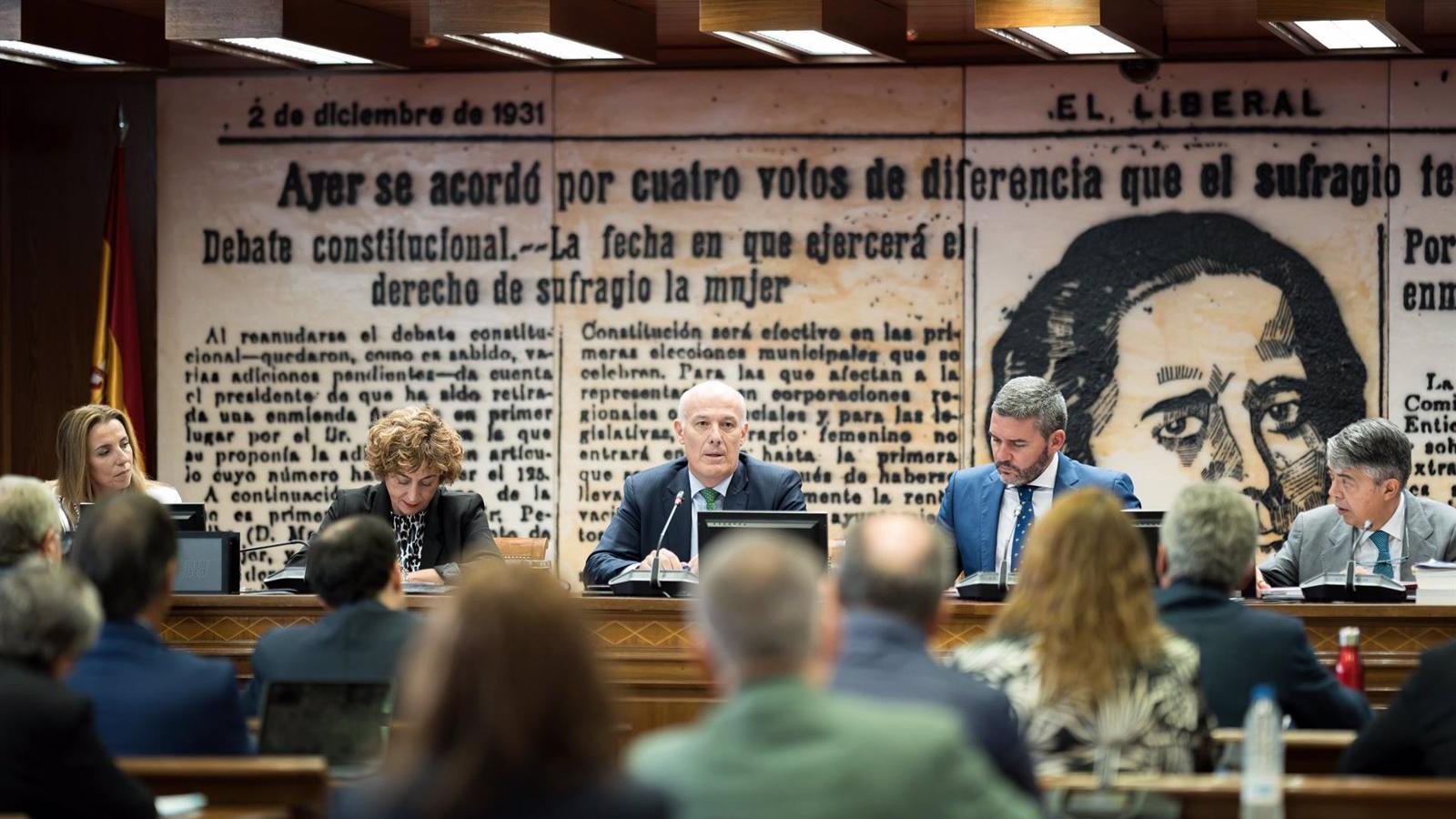 Michavila acusa a Tezanos de manipular datos y generar 'fake news' desde el CIS