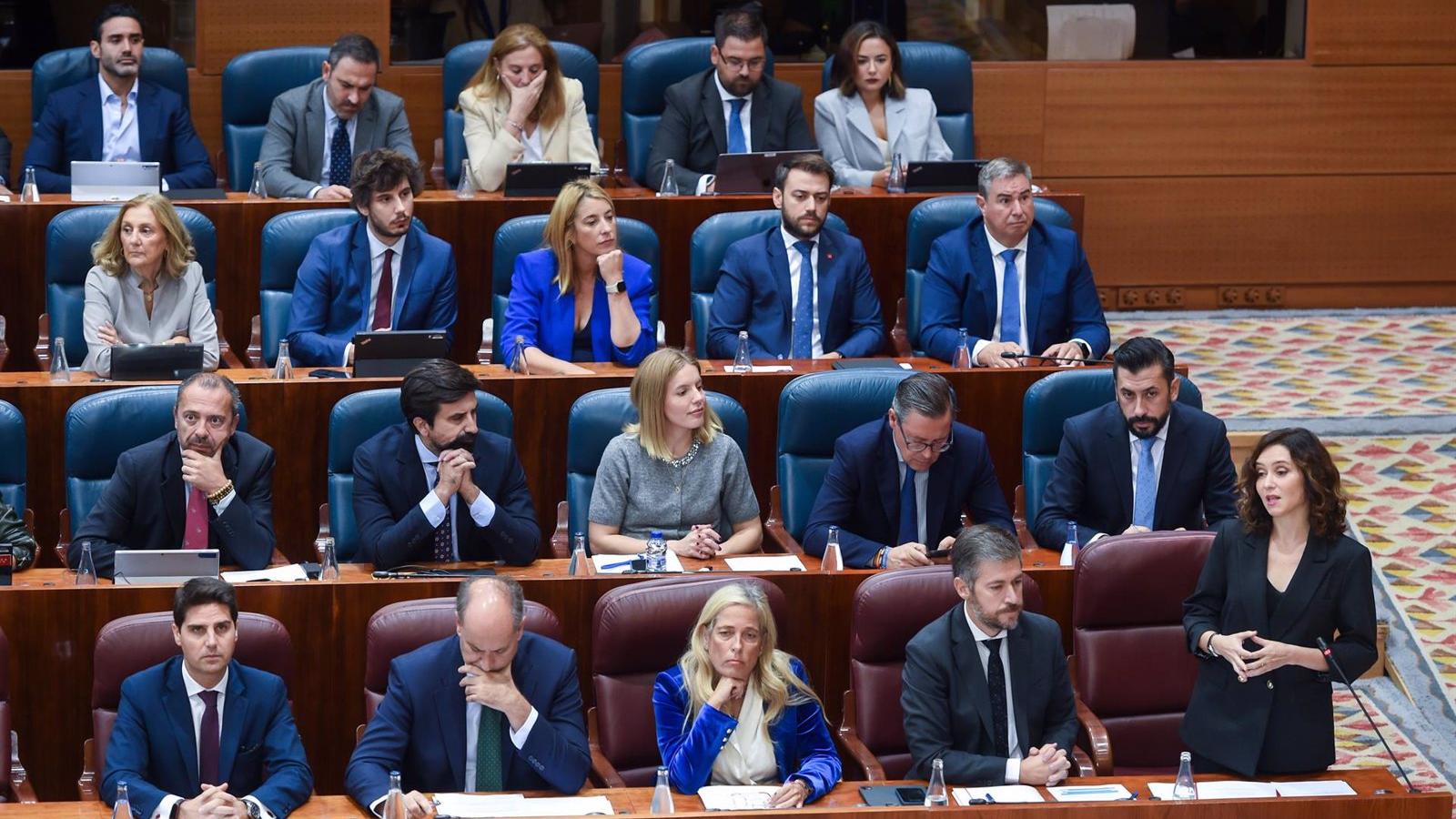Tensión en la Asamblea tras acusar el PP al PSOE de apoyar a "los verdugos" de ETA