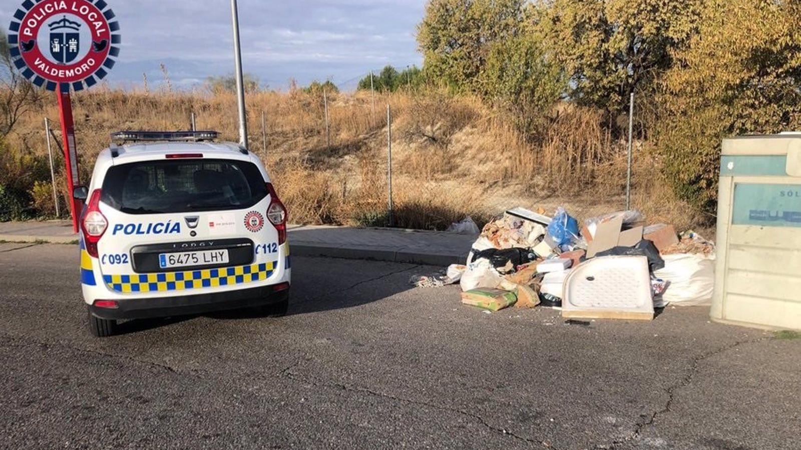 Denunciado en Valdemoro por vertido ilegal de escombros en la vía pública
