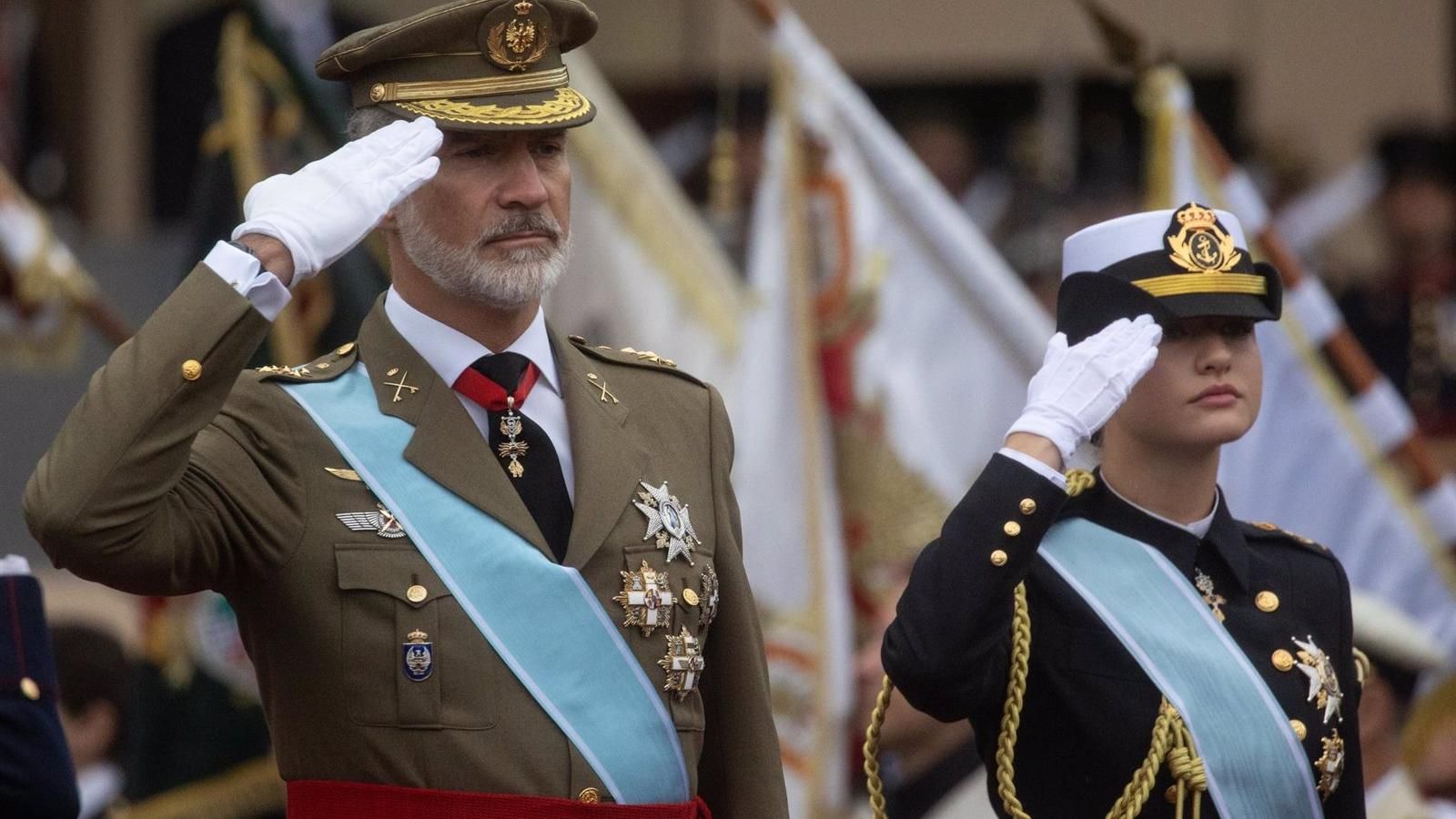 La lluvia protagoniza el desfile del 12 de octubre y cancela la exhibición aérea