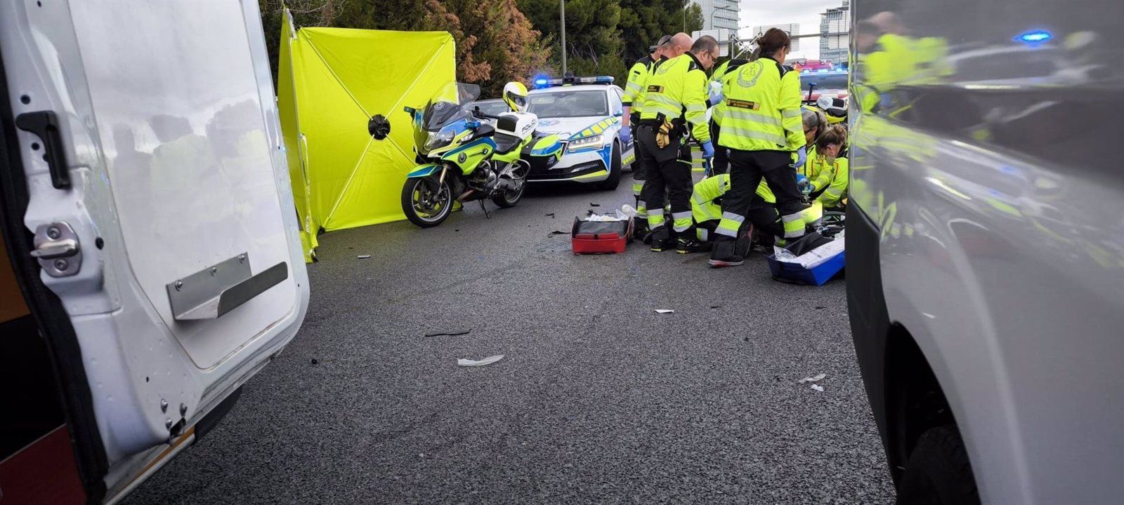 Un motorista de 30 años, herido grave al chocar con una furgoneta en la M-30