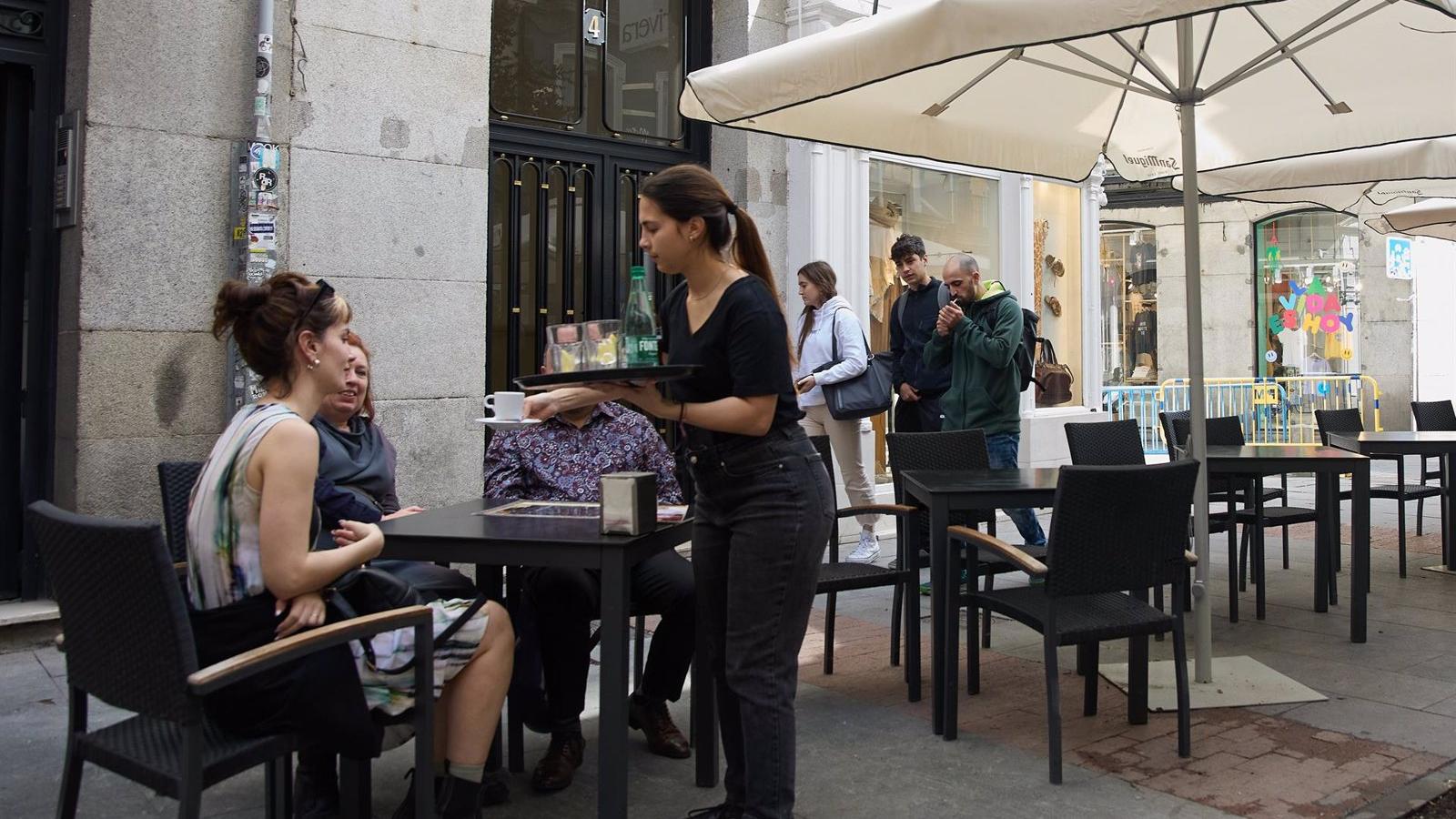 La tasa de paro se sitúa en su nivel más bajo desde 2008 y el empleo femenino alcanza cifras récord