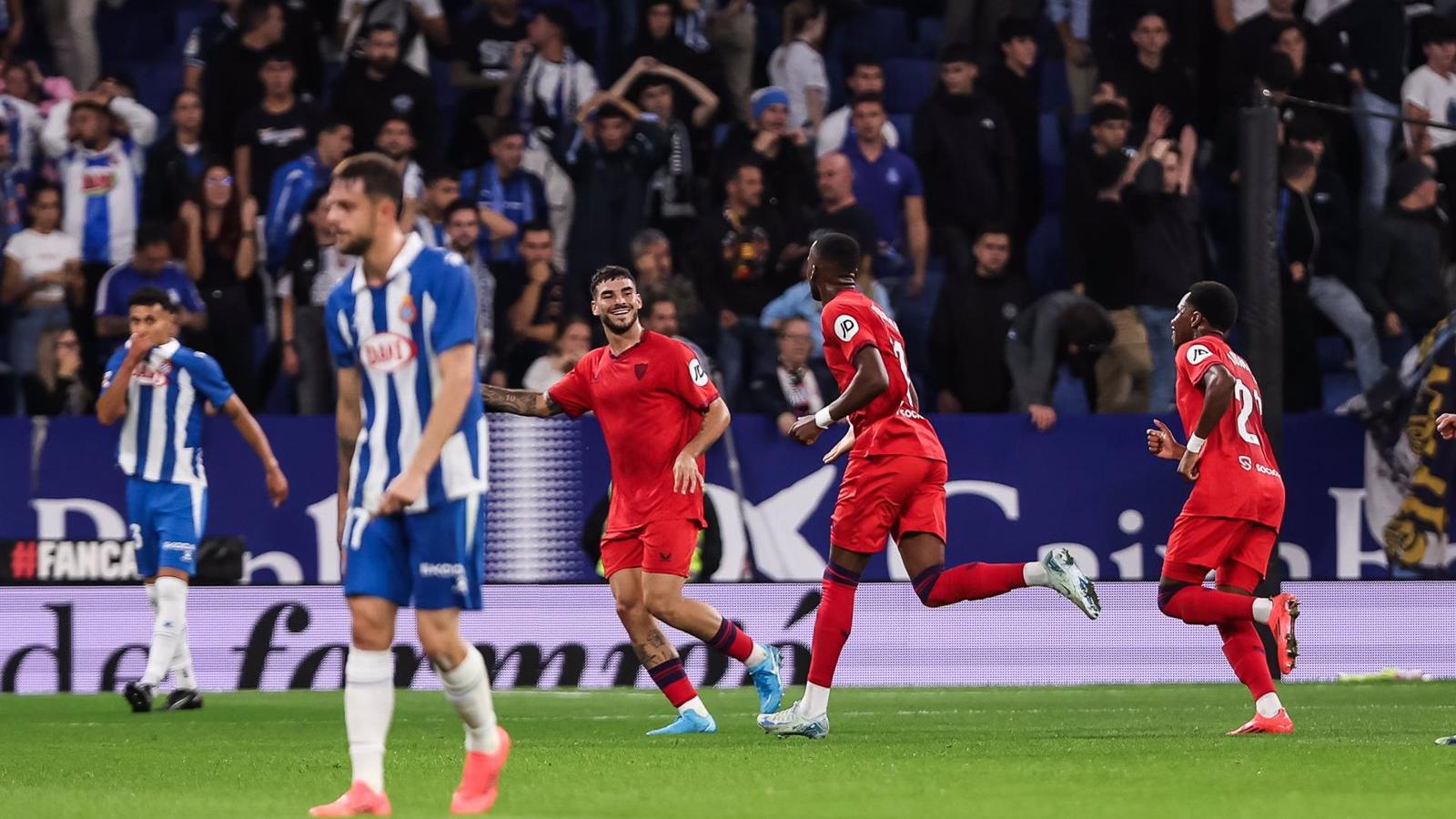 Dodi Lukébakio asegura la victoria del Sevilla en el RCDE Stadium con dos goles