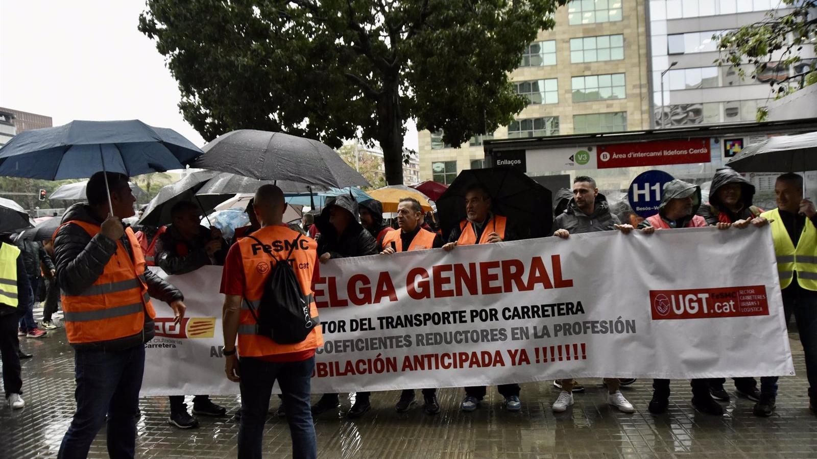 Los sindicatos apuntan a un seguimiento total de la huelga de autobuses