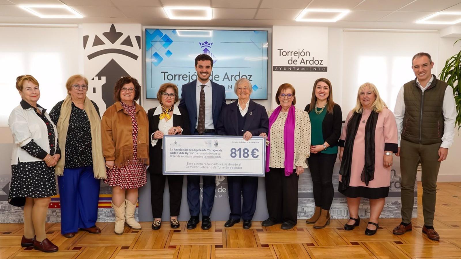 La Asociación de Mujeres Ada Byron de Torrejón dona 818 euros al Comedor Solidario