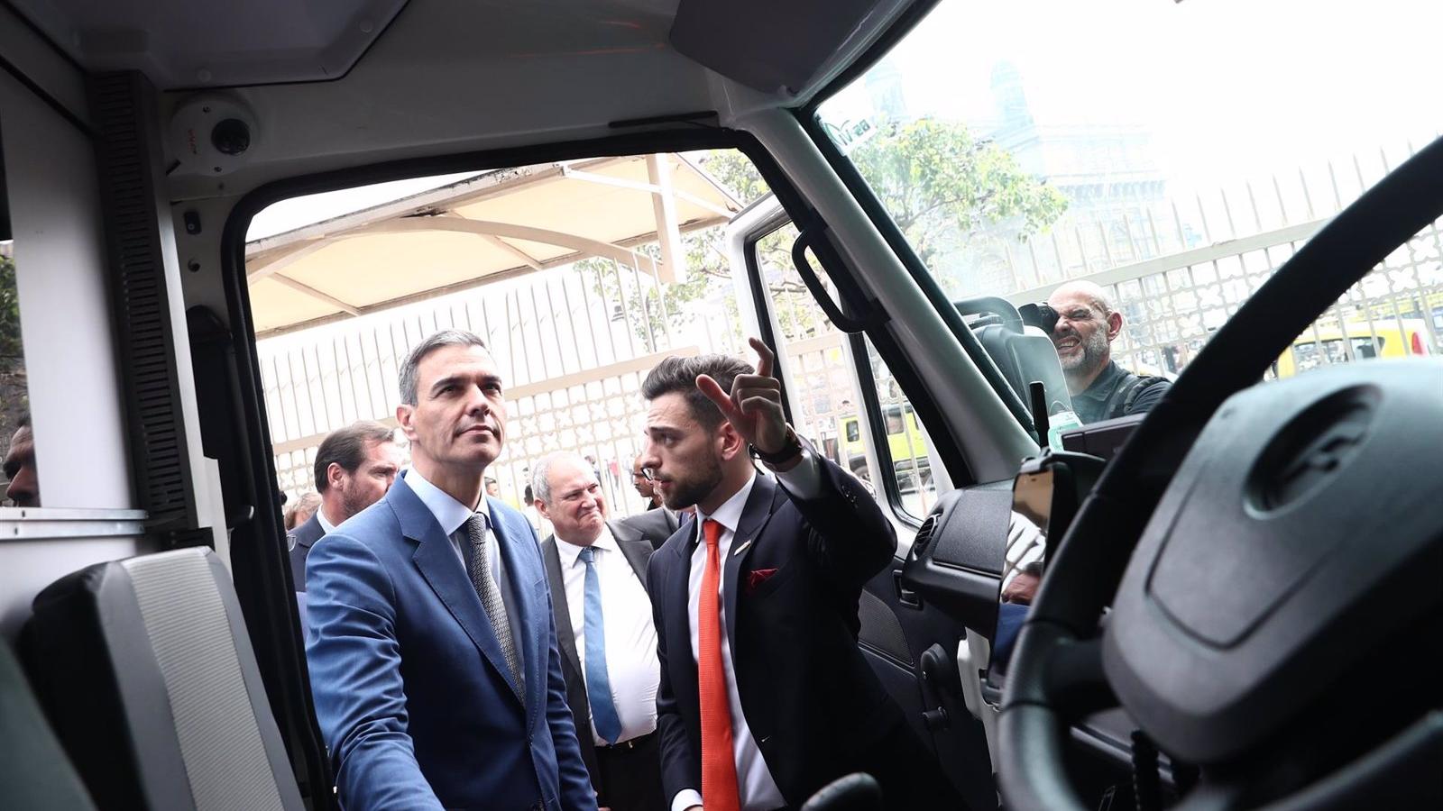 Sánchez resta importancia a la imputación de nuevos delitos a su esposa