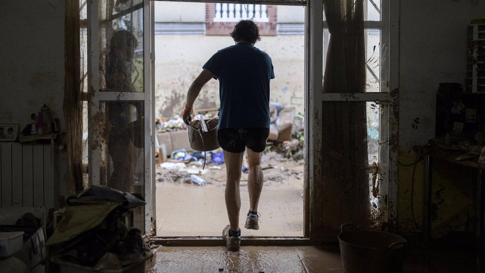 Madrid moviliza camiones cisterna y equipos sanitarios para garantizar la seguridad tras la emergencia