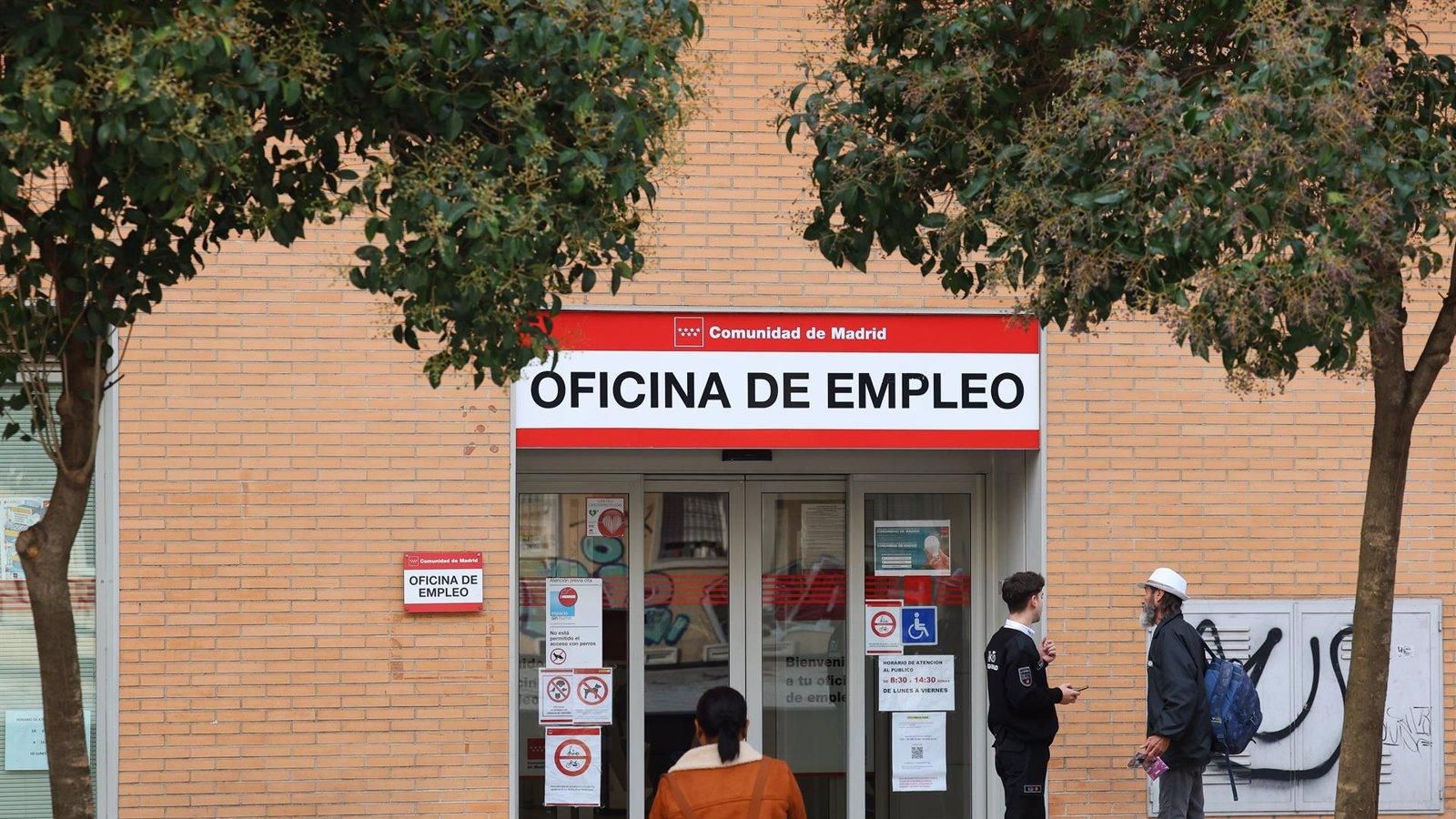 El paro en la capital baja un 3,2% en el último año, con más de 4.500 desempleados menos