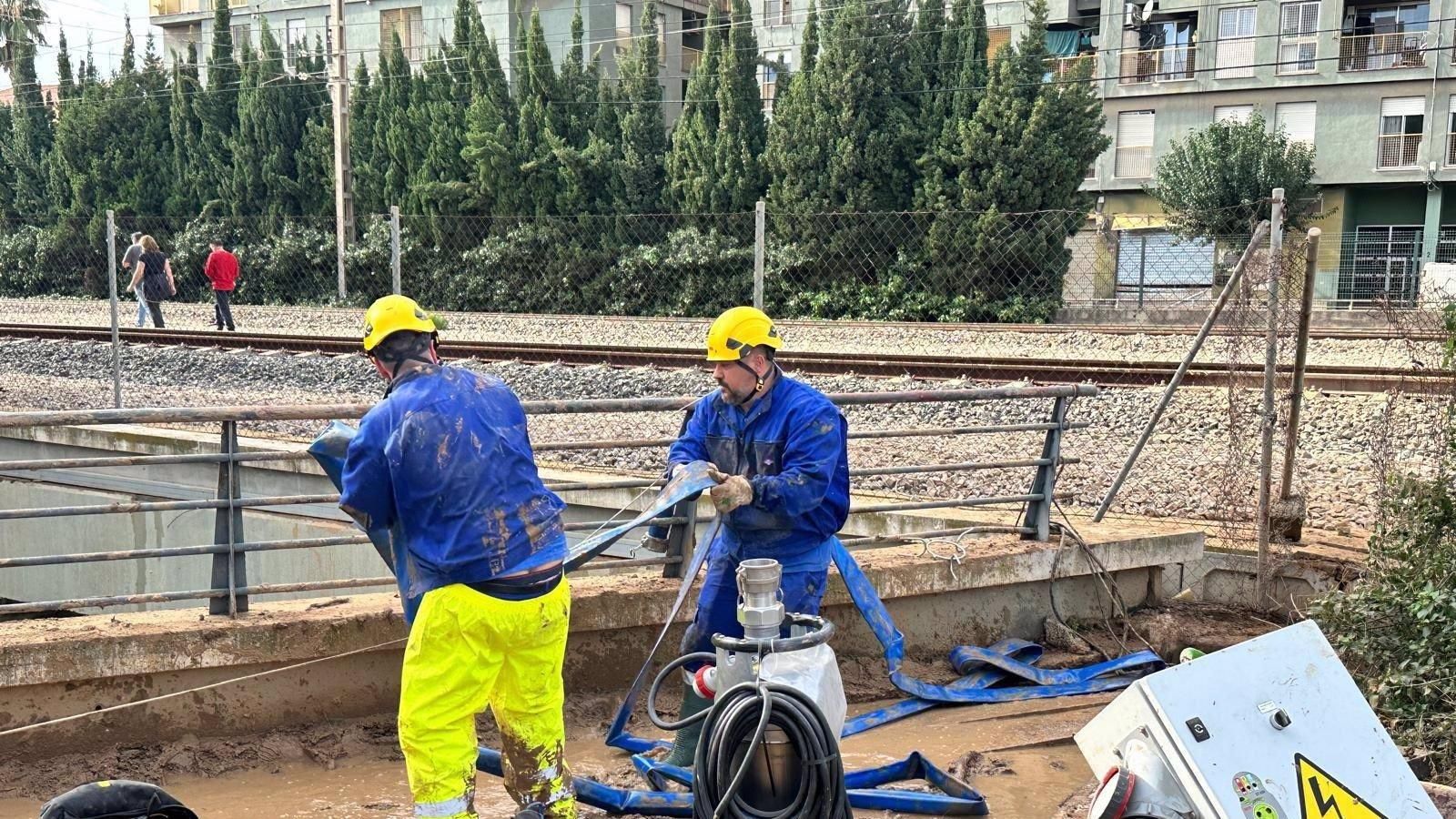 El equipo de Metro de Madrid colabora en Catarroja para extraer agua acumulada por la DANA